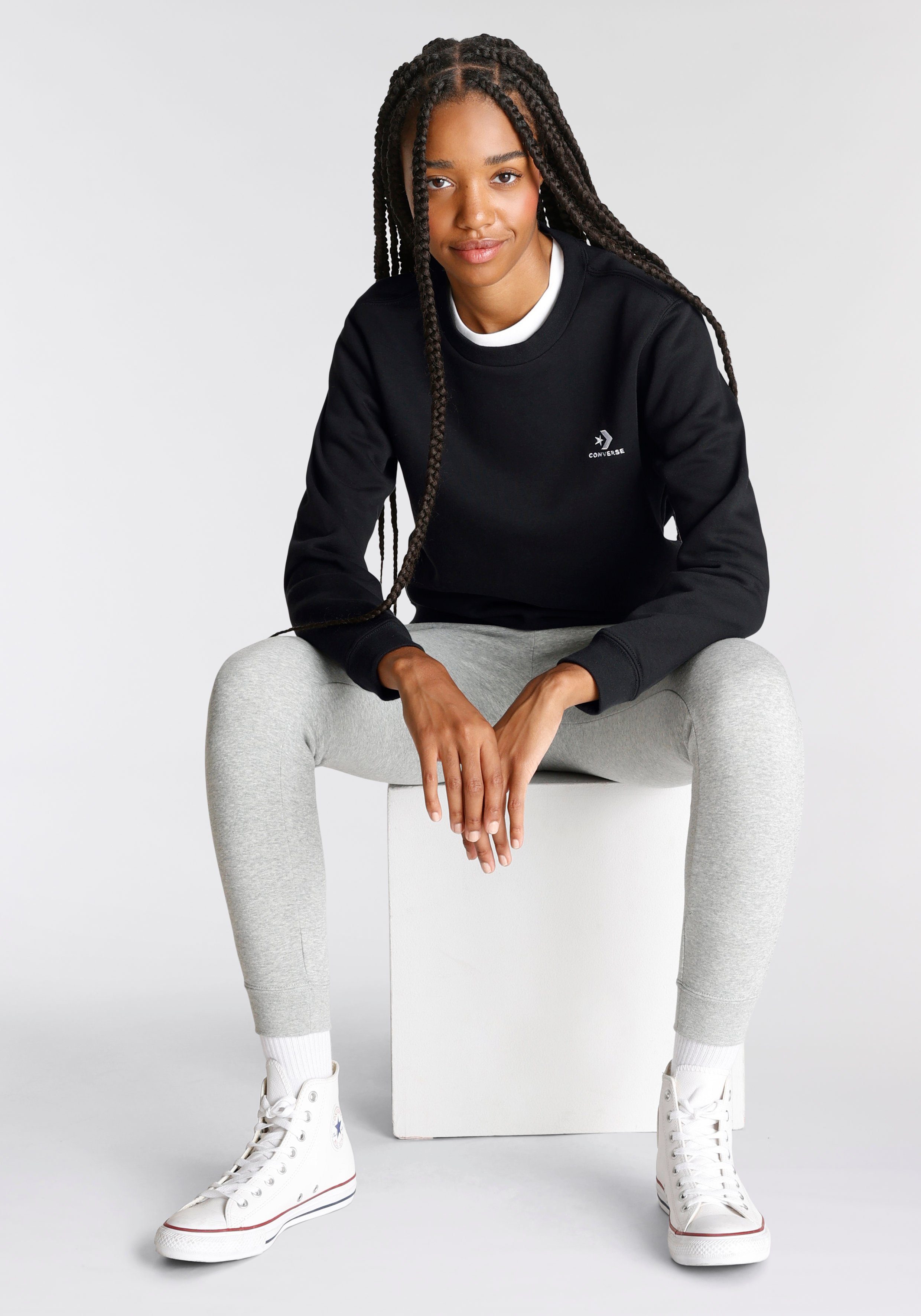 Converse Sweatshirt GO-TO EMBROIDERED STAR CHEVRON BRUSHED BACK FLEECE CREW SWEATSHIRT mit Rundhalsausschnitt, aus angerauter Sweatware