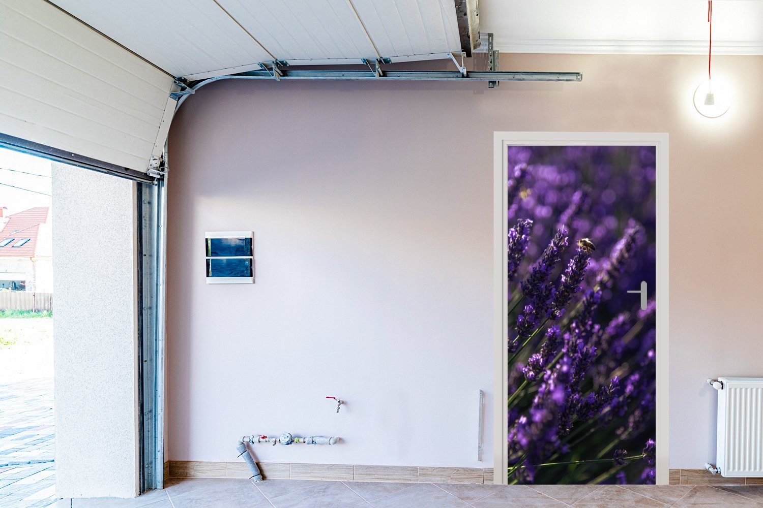Türtapete St), bedruckt, cm mit Lavendel von (1 Türaufkleber, MuchoWow Fototapete Tür, Matt, für 75x205 Biene, Nahaufnahme