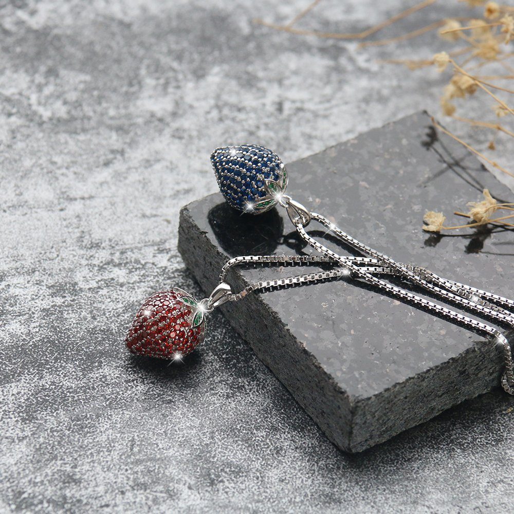 PAVELS Kette mit Anhänger Erdbeere Silber, Fruchtig bunte Erdbeerhalskette fpr Damen