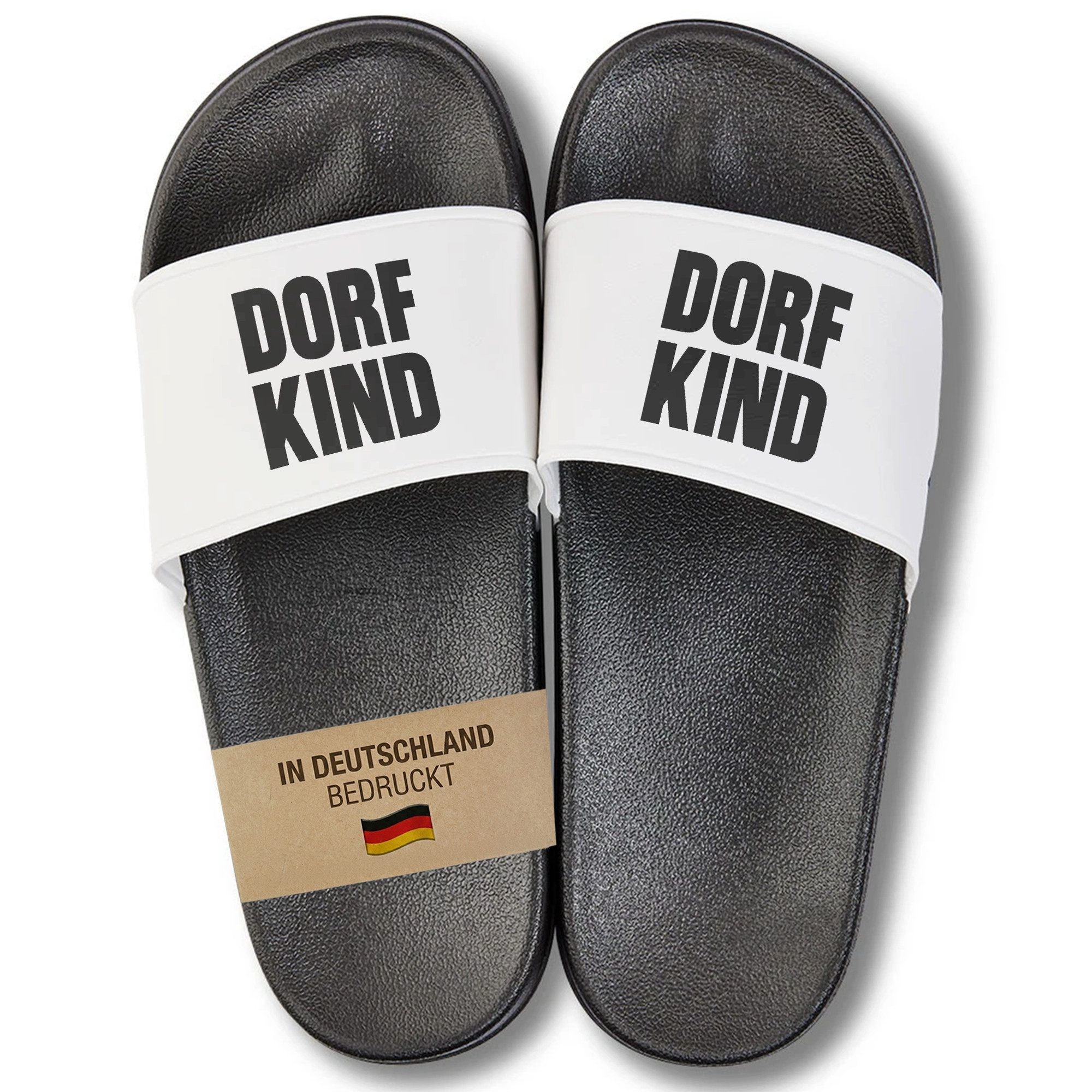 22Feels Dorfkind Geschenk Badelatschen Landwirt Spruch Männer Frauen Badepantolette IN DEUTSCHLAND BEDRUCKT