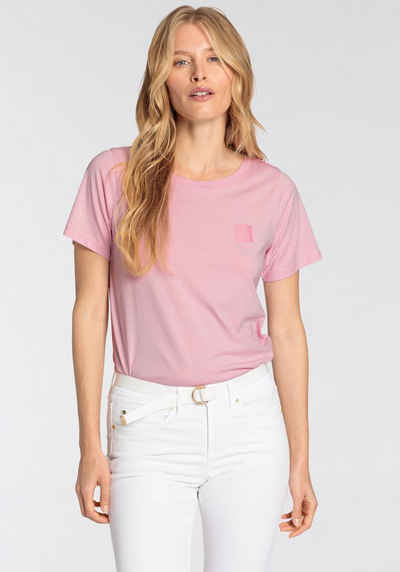 DELMAO T-Shirt mit kleinem dekorativen Label auf der Brust