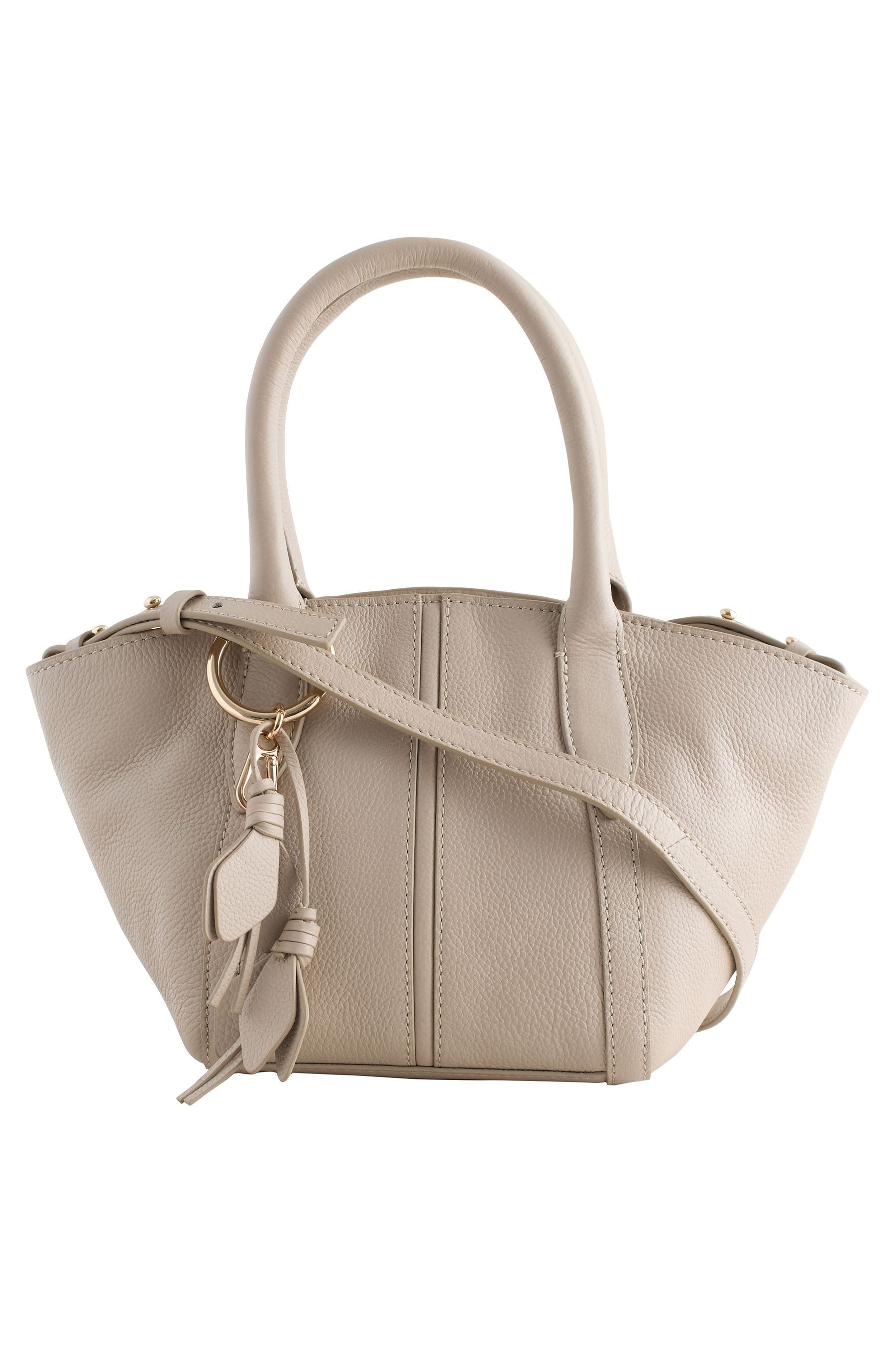Next Umhängetasche Umhängetasche aus Veloursleder mit Blumen-Anhänger (1-tlg)