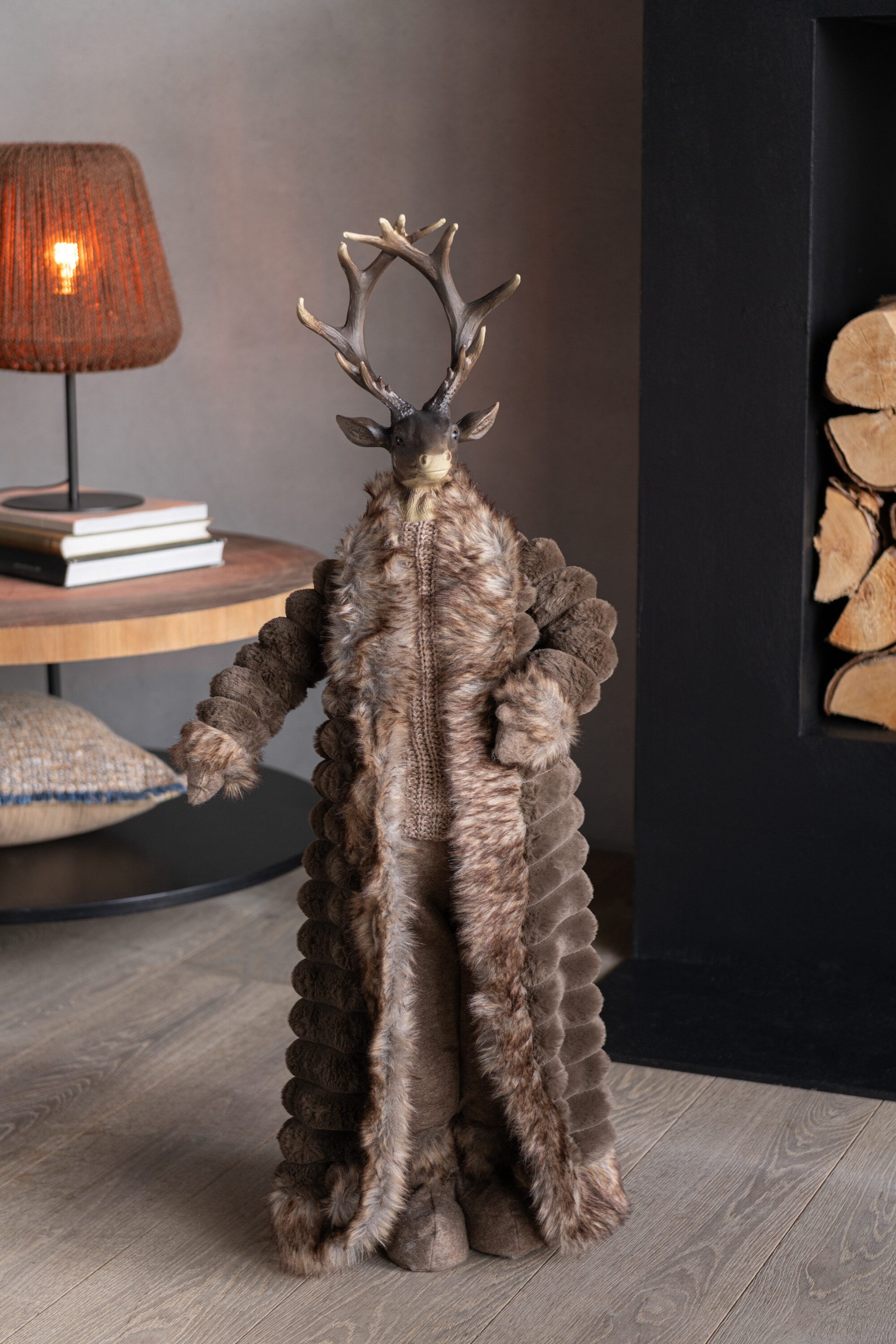 MF Skulptur Dekofigur Hirsch stehend mit Mantel – Braun, 76 cm oder 92cm (1 St) – Bild 3 von 3