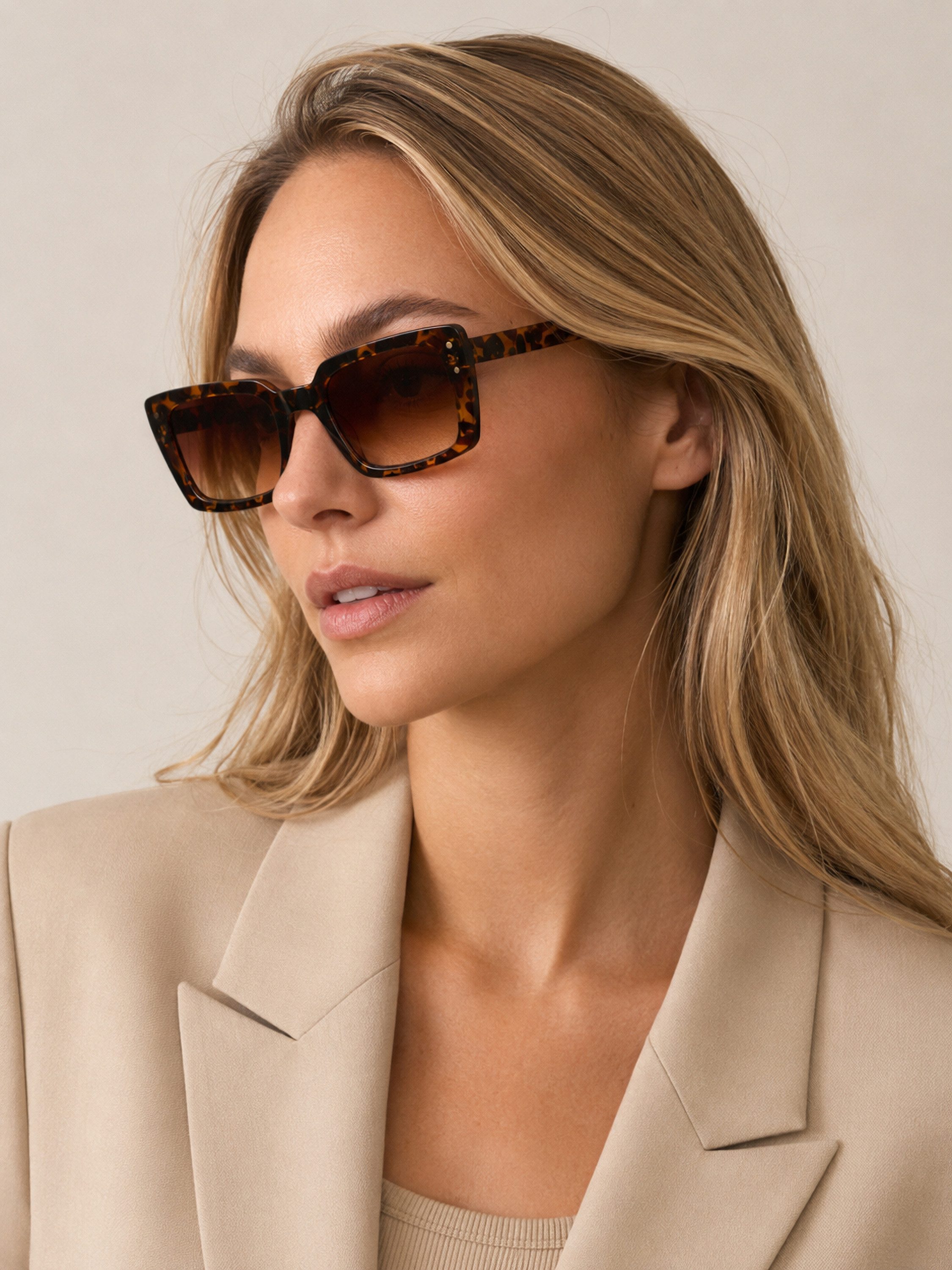 COLLEZIONE ALESSANDRO Sonnenbrille Lissabon mit schwarzen Linsen