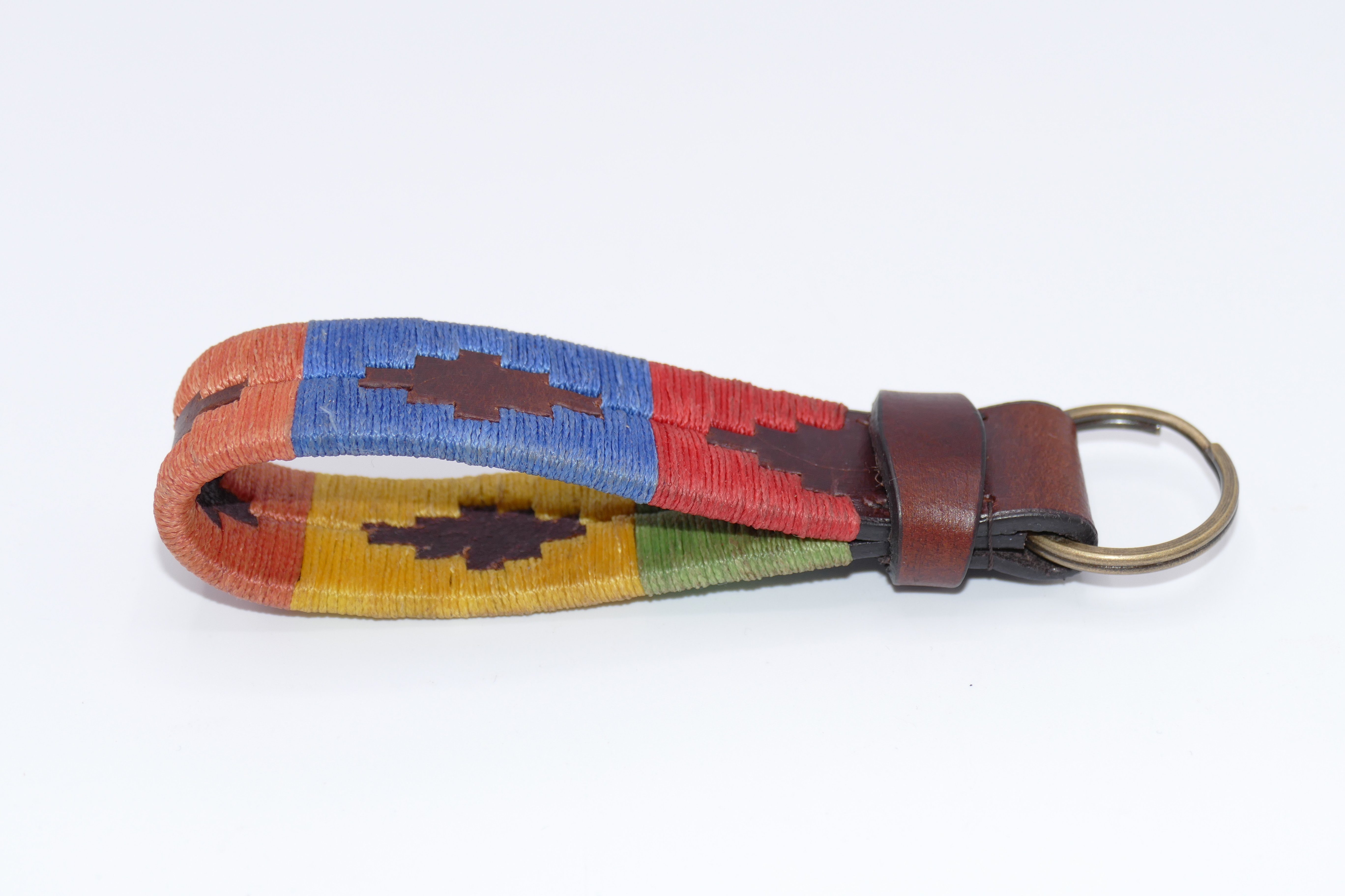 Kipita Schlüsselanhänger Hochwertig bestickter Polo Schlüsselanhänger, Argentinisches Design, echtes Leder, echtes Leder Rainbow