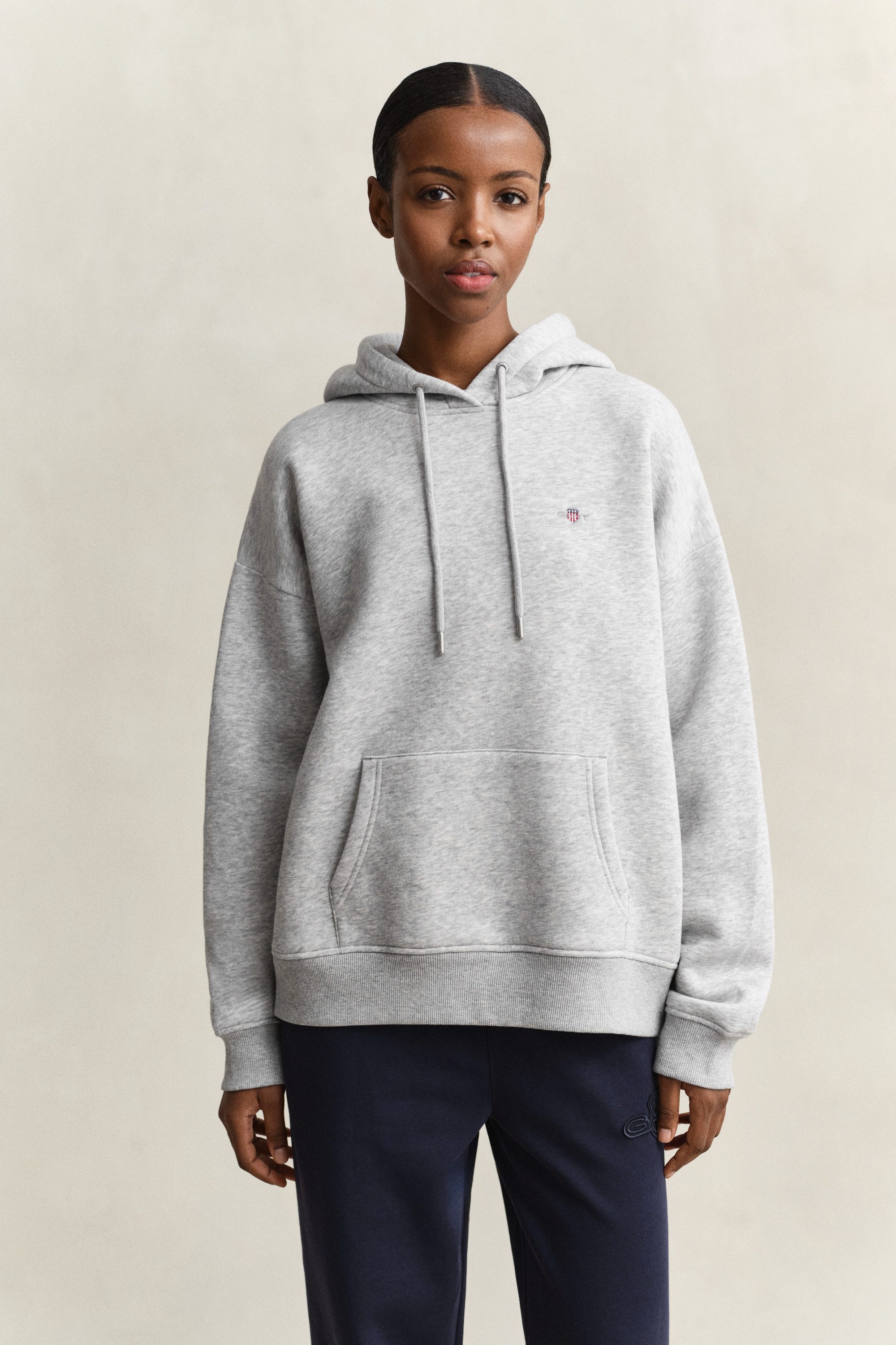 Gant Hoodie SHIELD HOODIE Grafische GANT-Stickerei auf der Brust