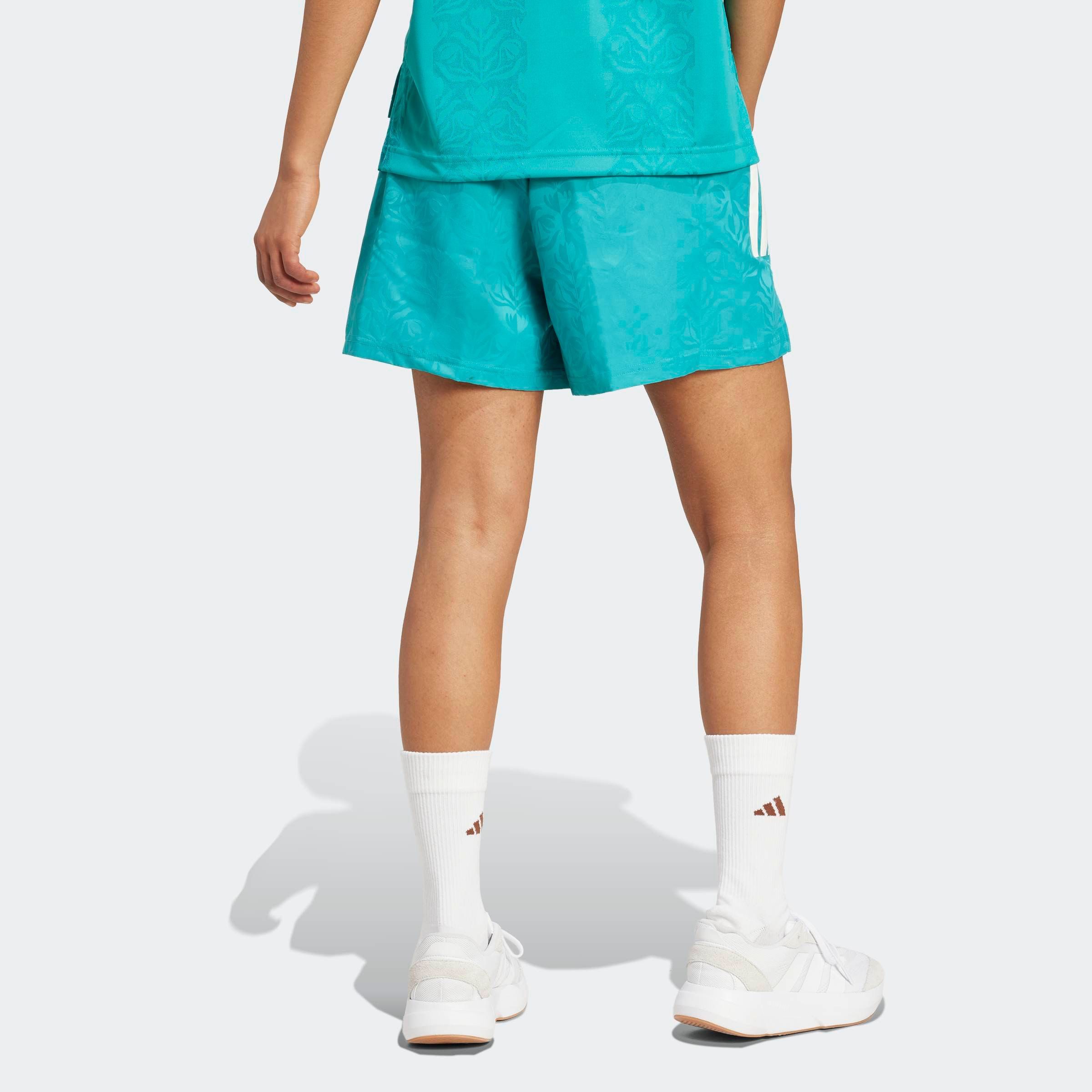 adidas Sportswear Shorts TIRO X COMMON GOAL GEWEBTE lockere Passform, mit Kordelverschluss, aus weichem Material