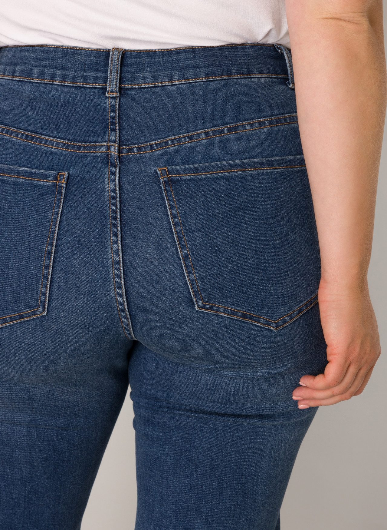 Base Level Curvy Slim-fit-Jeans in großen Größen