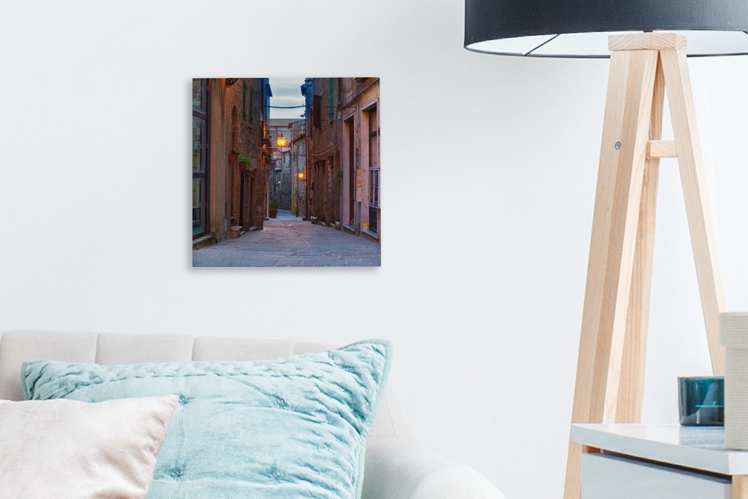 der Wohnzimmer OneMillionCanvasses® Leinwandbild St), in für Gasse Dunkle Bilder (1 Schlafzimmer Toskana, Leinwand