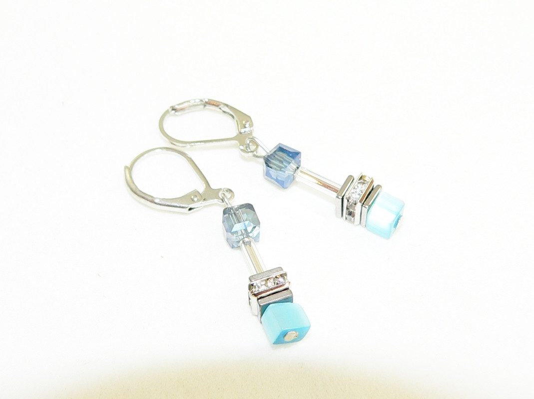 traumschmuck Ohrhänger-Set 502. zarte Ohrhänger Würfel 4mm Cat Eye Kristallglas Strass (Valentinstag, Muttertag), handgefertigt, Made in Germany