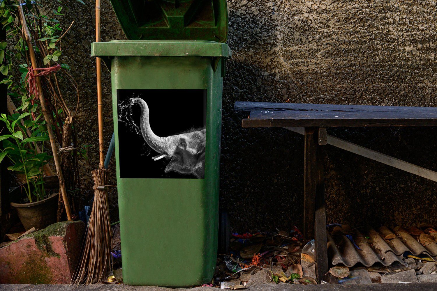 Sticker, (1 St), weiß Abfalbehälter Container, Porträt - - MuchoWow Elefant Tiere - Schwarz Mülleimer-aufkleber, Mülltonne, und Wandsticker