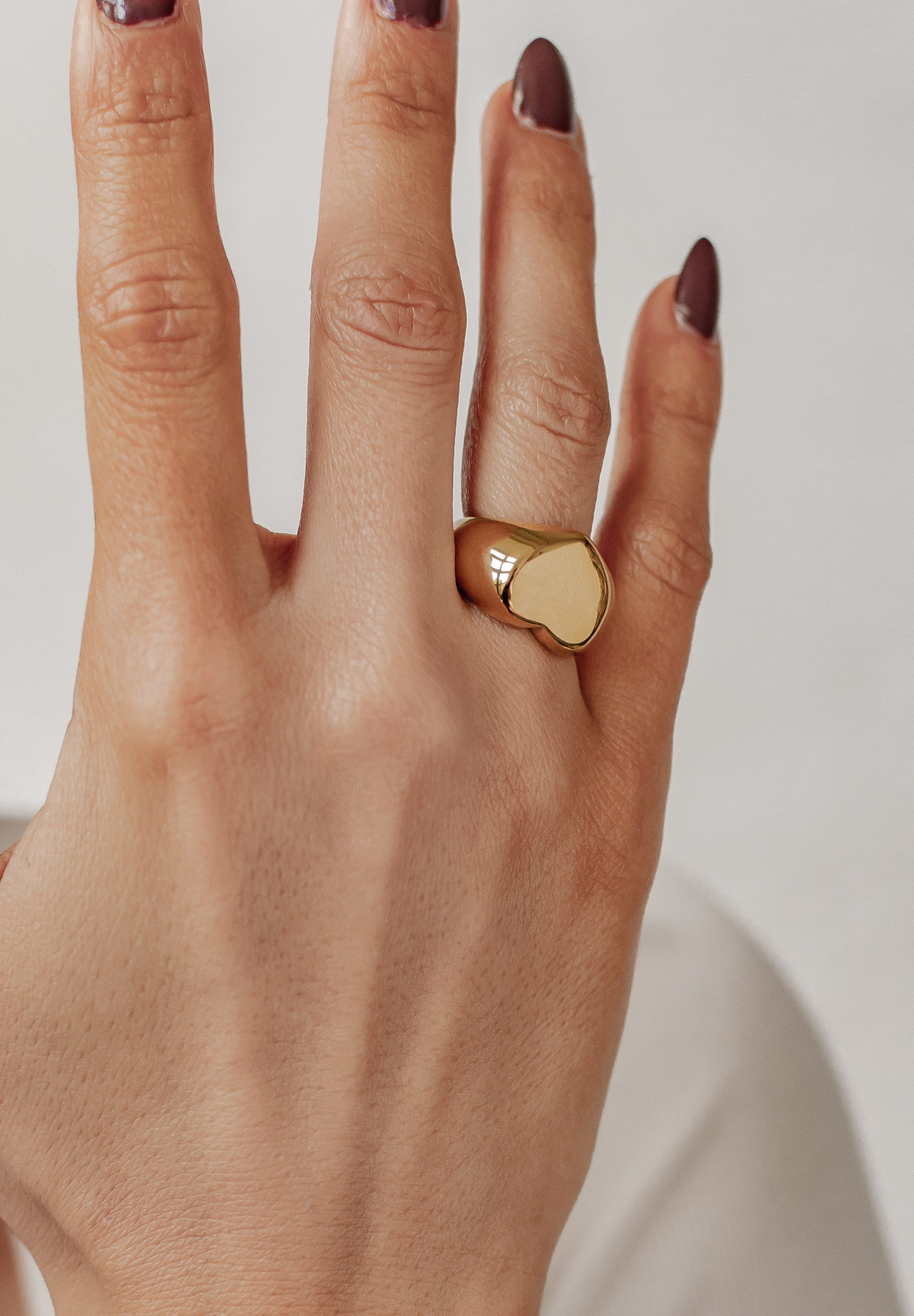 Hey Happiness Siegelring Herz 18K Vergoldet, Chunky Ring groß, Fingerring Edelstahl Damen Herz romantisch, wasserfest
