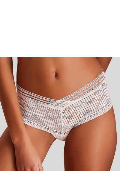 s.Oliver Stringpanty aus modischer, dezent transparenter Spitze