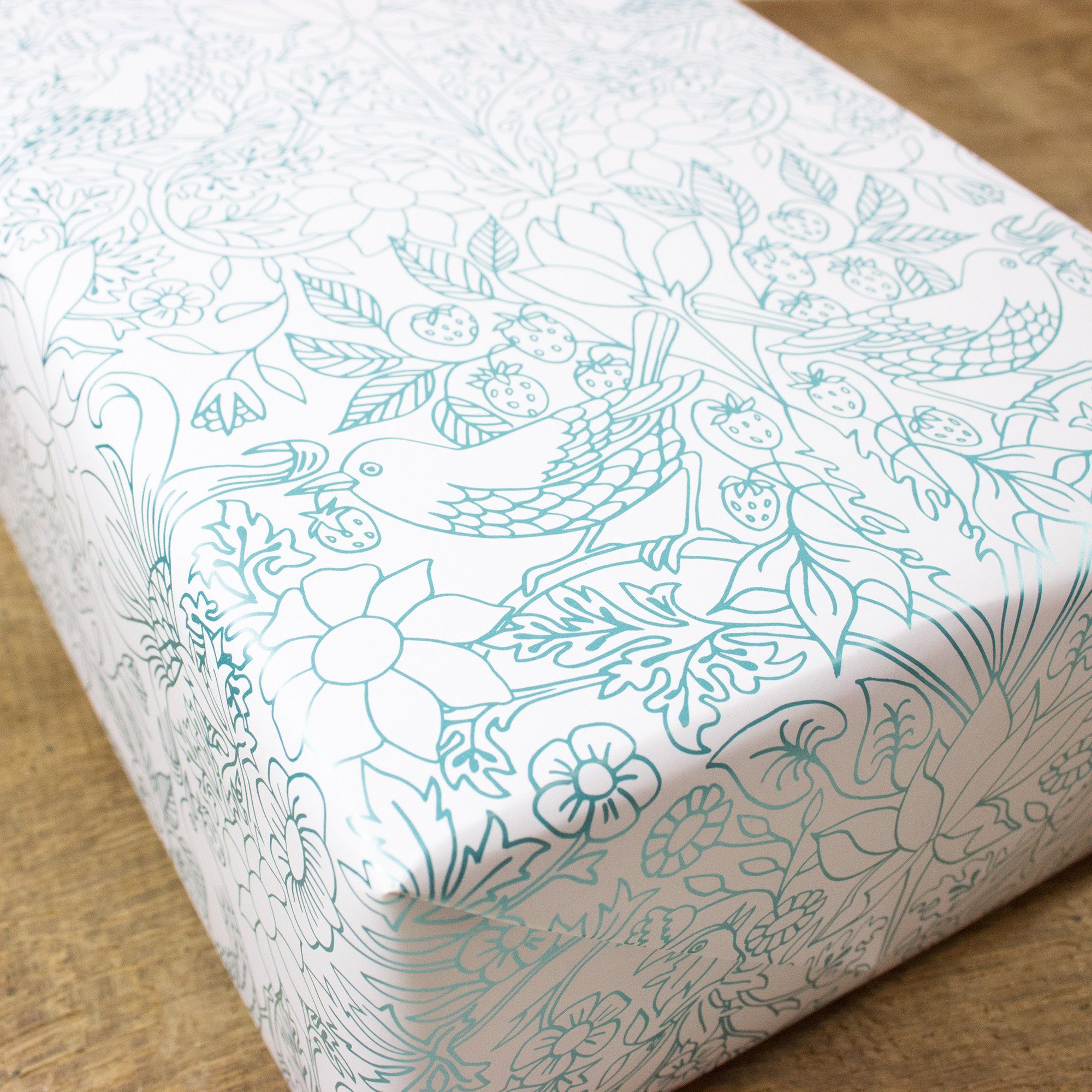 Bow & Hummingbird Geschenkpapier Geschenkpapier Strawberry Field, 100% Recyclingpapier