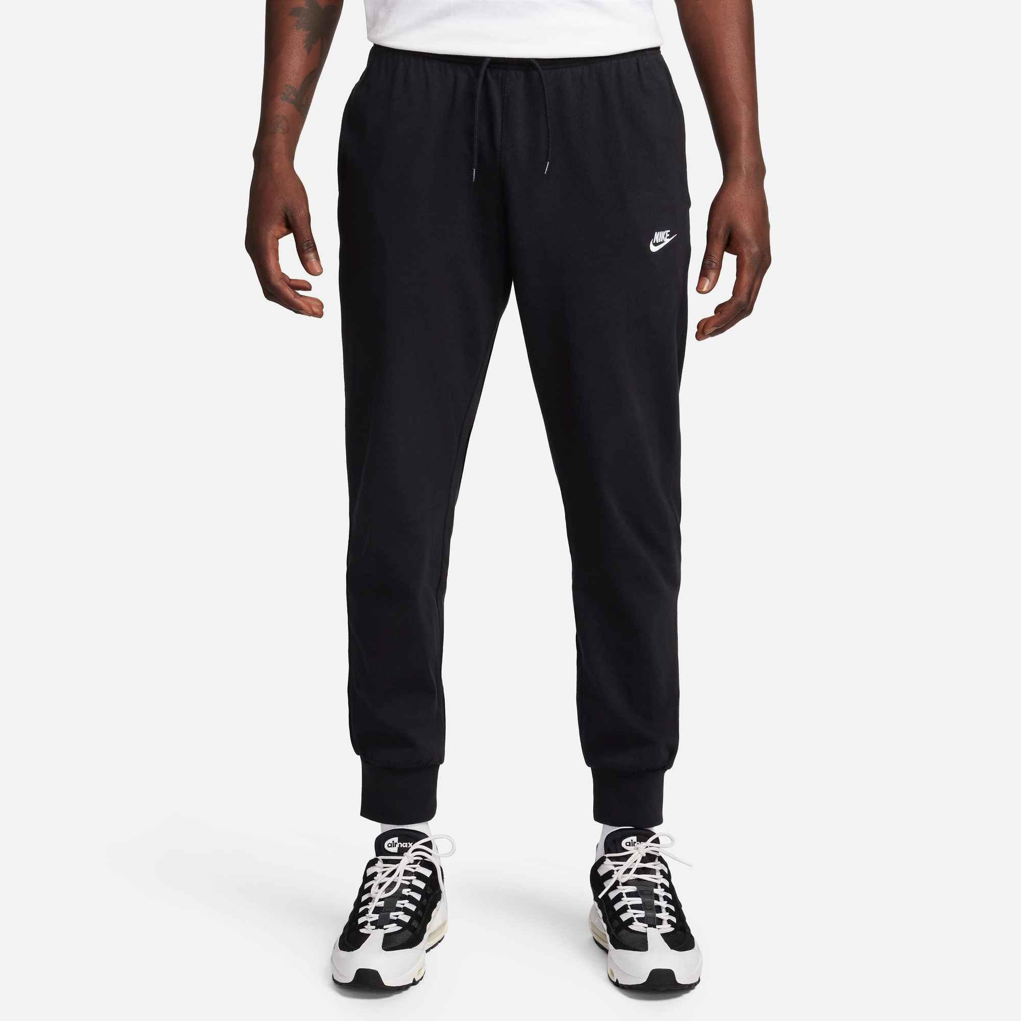 Nike Sportswear Jogginghose Nike Club Men's Knit Joggers mit Eingrifftaschen, aus weichem Jersey-Material