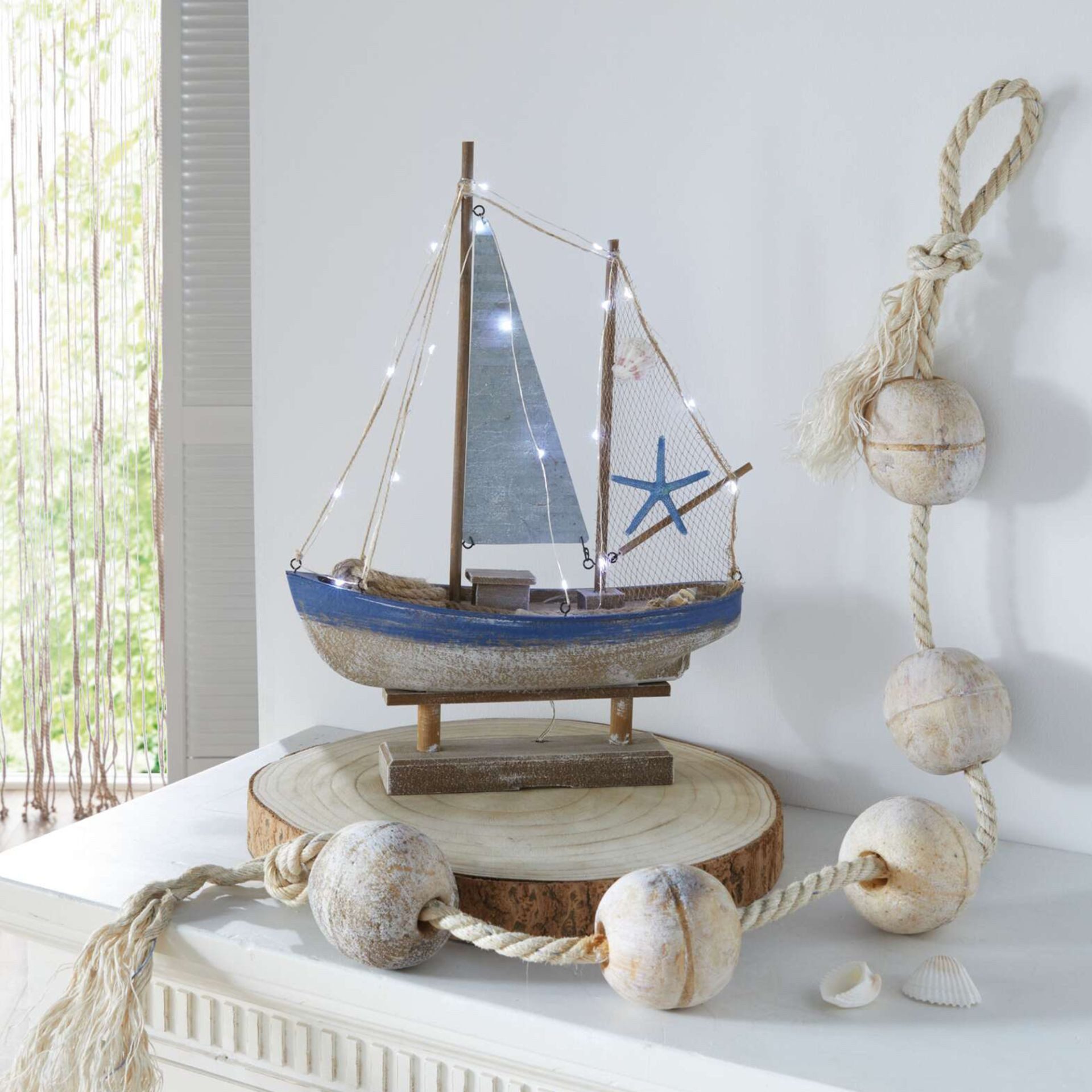Home-trends24.de Dekofigur LED Segelboot Boot Schiff Holz Seestern Muscheln Marintim