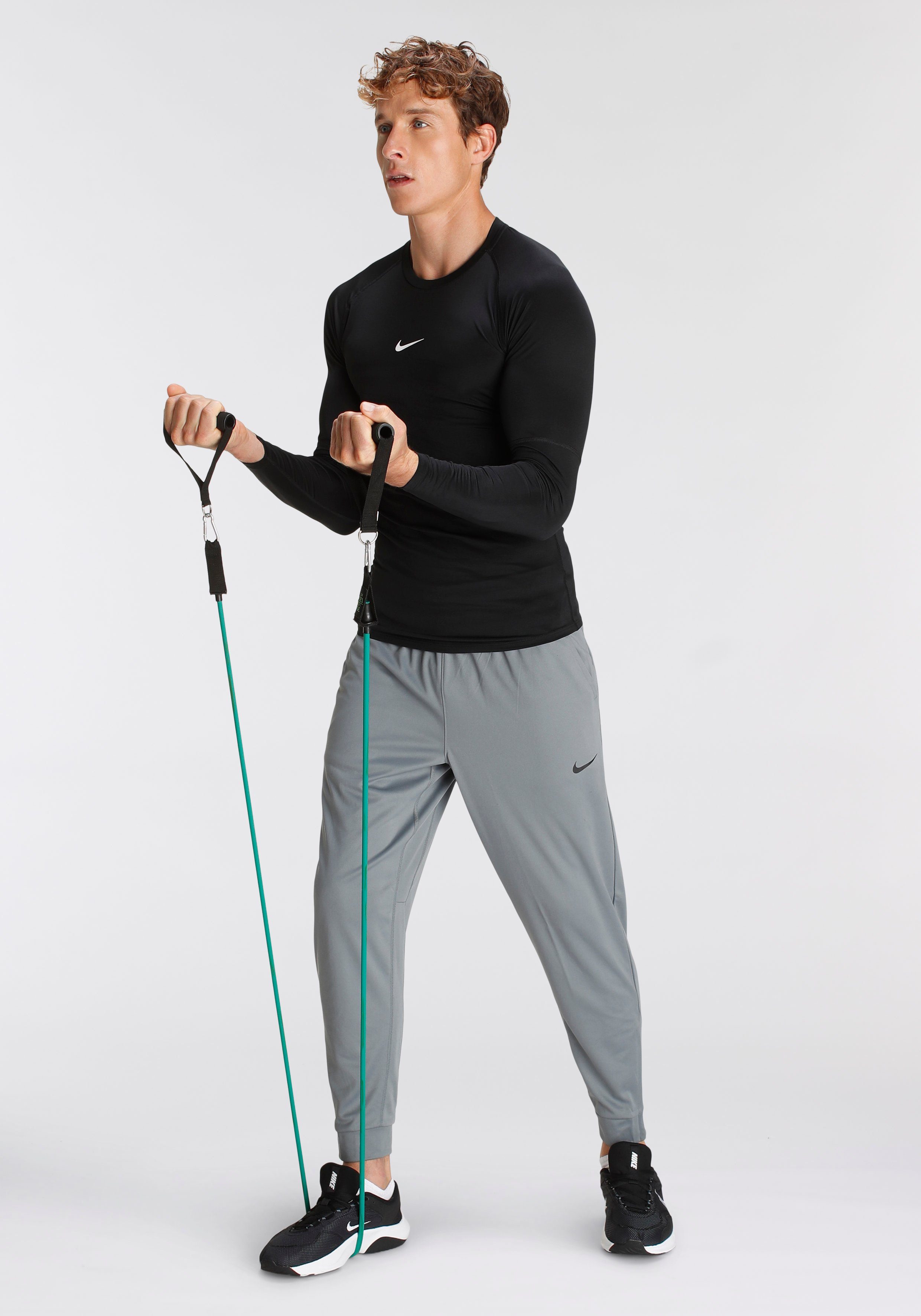 Nike Trainingsshirt PRO DRI-FIT MEN'S LONG-SLEEVE TOP schmale Passform, atmungsaktiv, schnell trocknend
