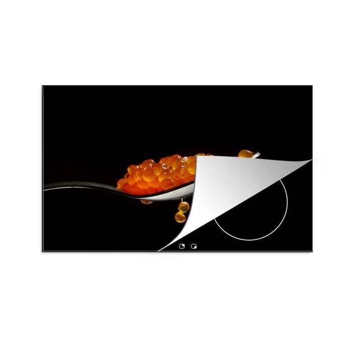 MuchoWow Herdblende-/Abdeckplatte Roter Kaviar auf einem Löffel mit schwarzem Hintergrund Vinyl (1 tlg) Ceranfeldabdeckung für die küche Induktionsmatte