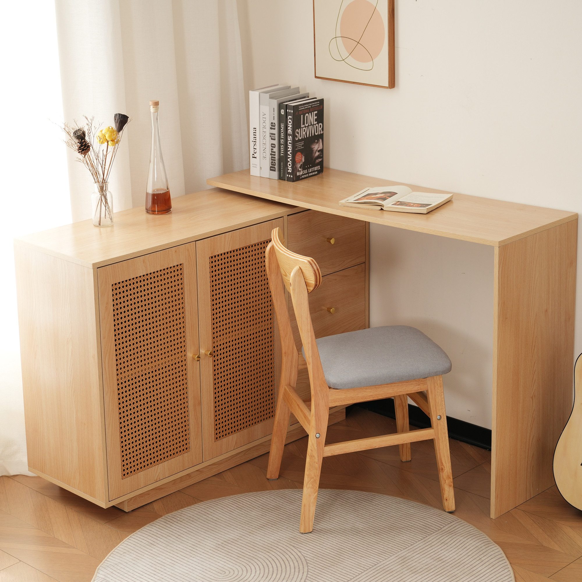 OKWISH Schreibtisch L-Form Arbeitstisch Rattantüren Schwenkfunktion 126cm (L-förmiger Schreibtisch mit 360° Schwenkfunktion und Rattan-Design, Multifunktional als Computertisch, Frisiertisch oder Esstisch, Platzsparend, Höhenverstellbare Ablage, 126 x 60 x 75 cm)