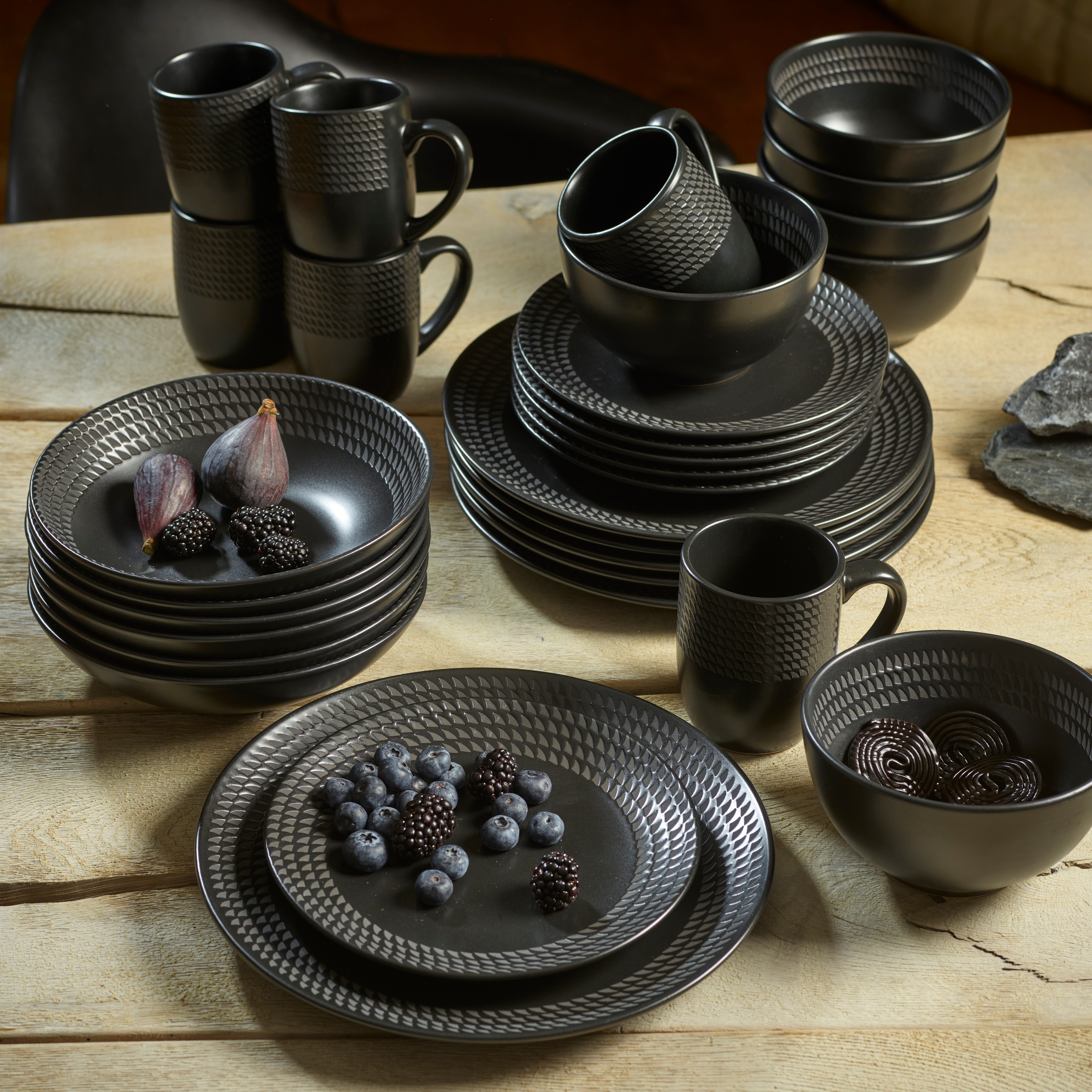 ECHTWERK Kombiservice "BlackStyle", Schwarz (30-tlg), 6 Personen, Steinzeug, Stilvolles Geschirrset mit markanter Struktur, hochwertige Stoneware