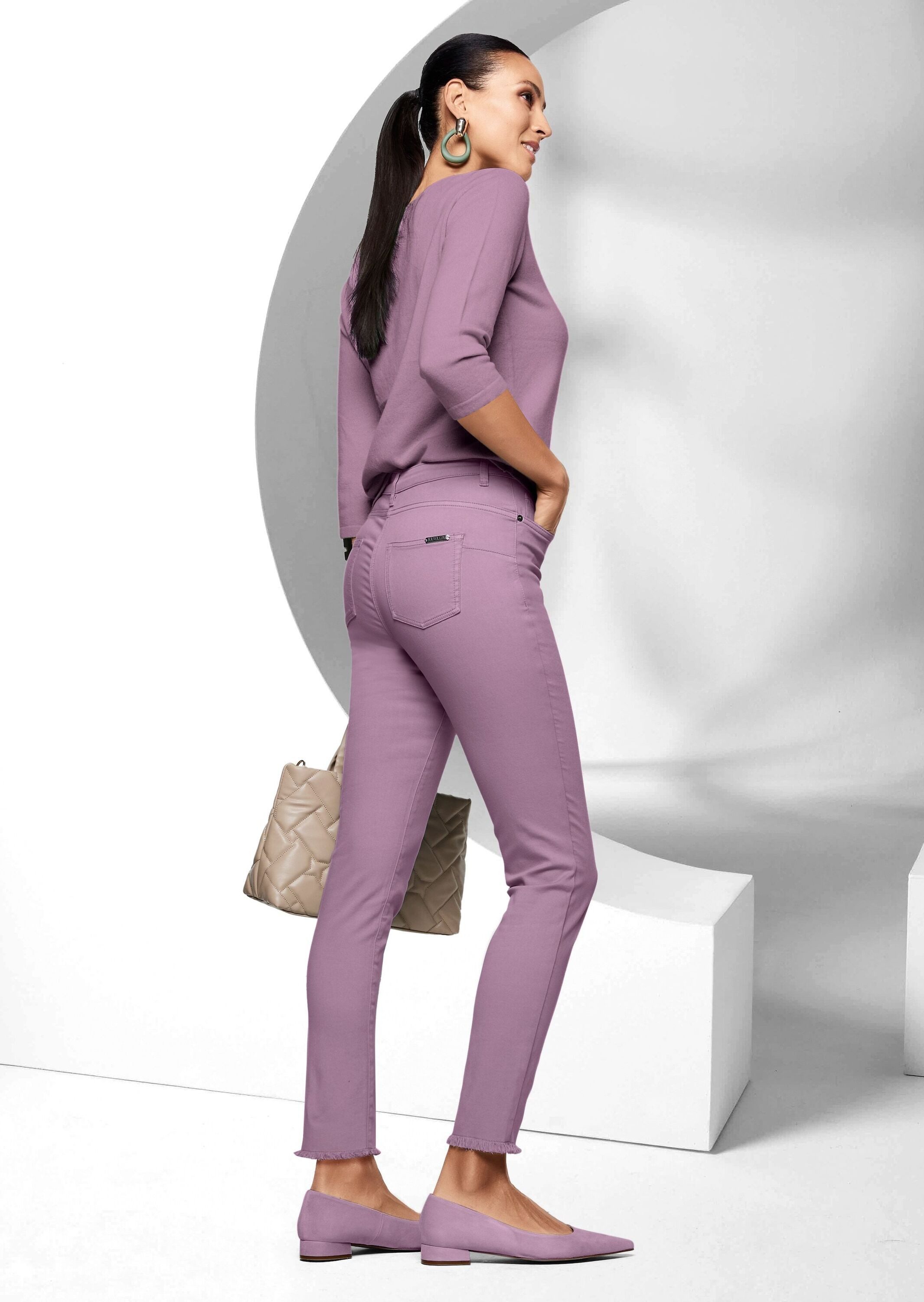 Gerade Jeans Kurzgröße: Mid Waist Skinny-Hose mit Fransen