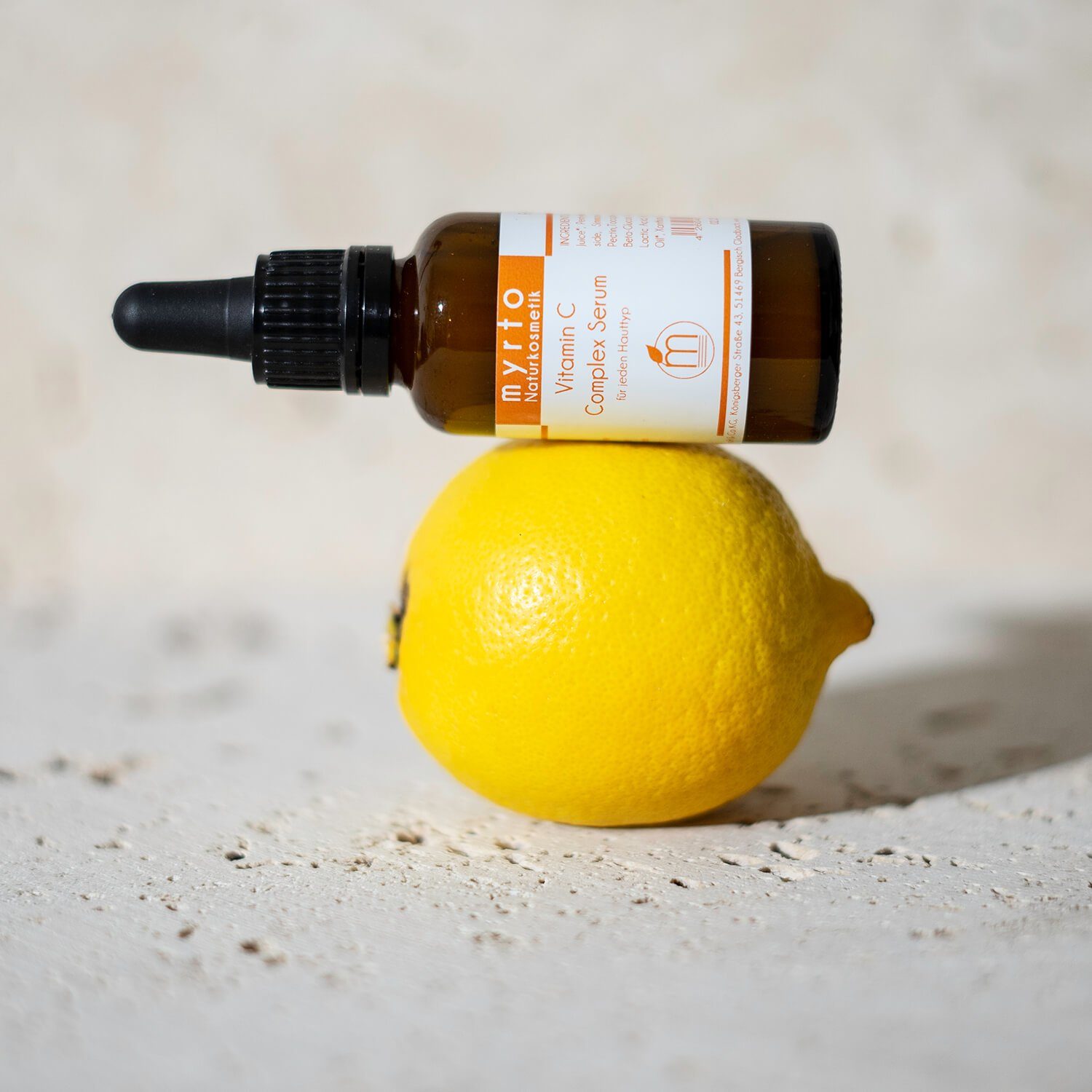 myrto Naturkosmetik Anti-Falten-Serum Vitamin C Complex Serum - für einen straffen, klaren Teint, hellt Pigmentflecken auf, frei von Duftstoffen, vegan, ohne Alkohol