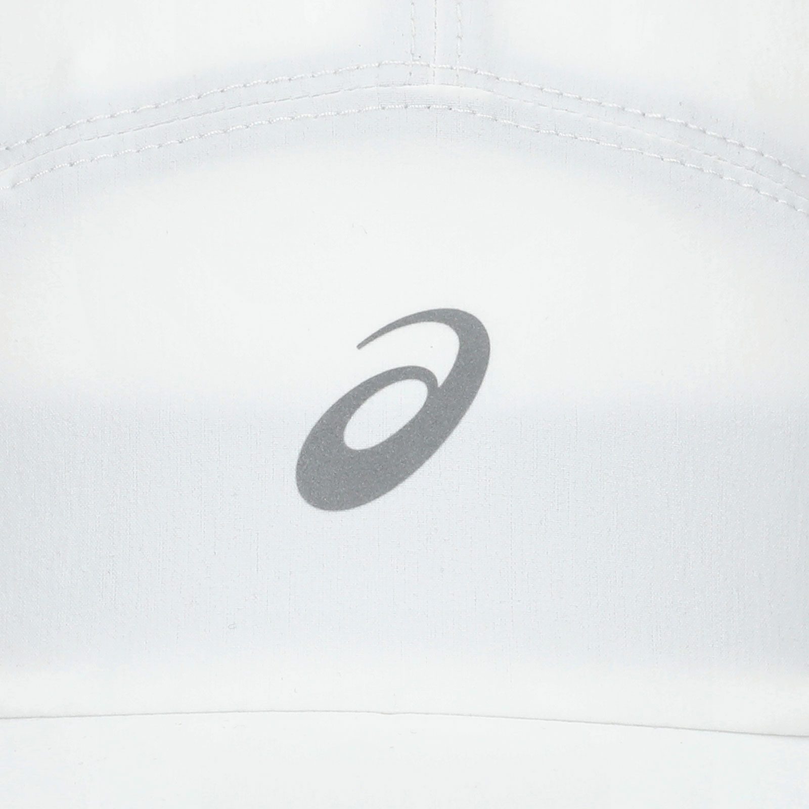 Asics Schirmmütze Ultra-Lightweight Running Cap 3013B329-100 hält dich bei deinen Läufen kühl