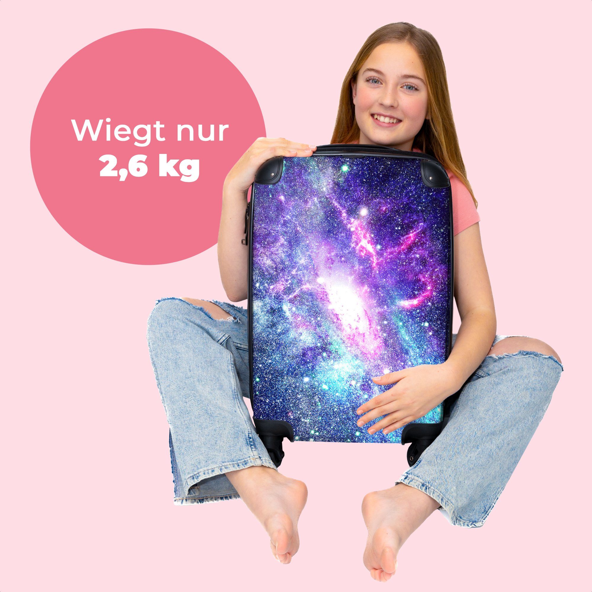 NoBoringSuitcases.com© Kinderkoffer 55x35x20cm Sternenhimmel - - 4 Junge, rollen, Rosa Rollen, Kindertrolley, für Reisetasche Koffer Weltraum - Handgepäck mit Kinder - Ferien