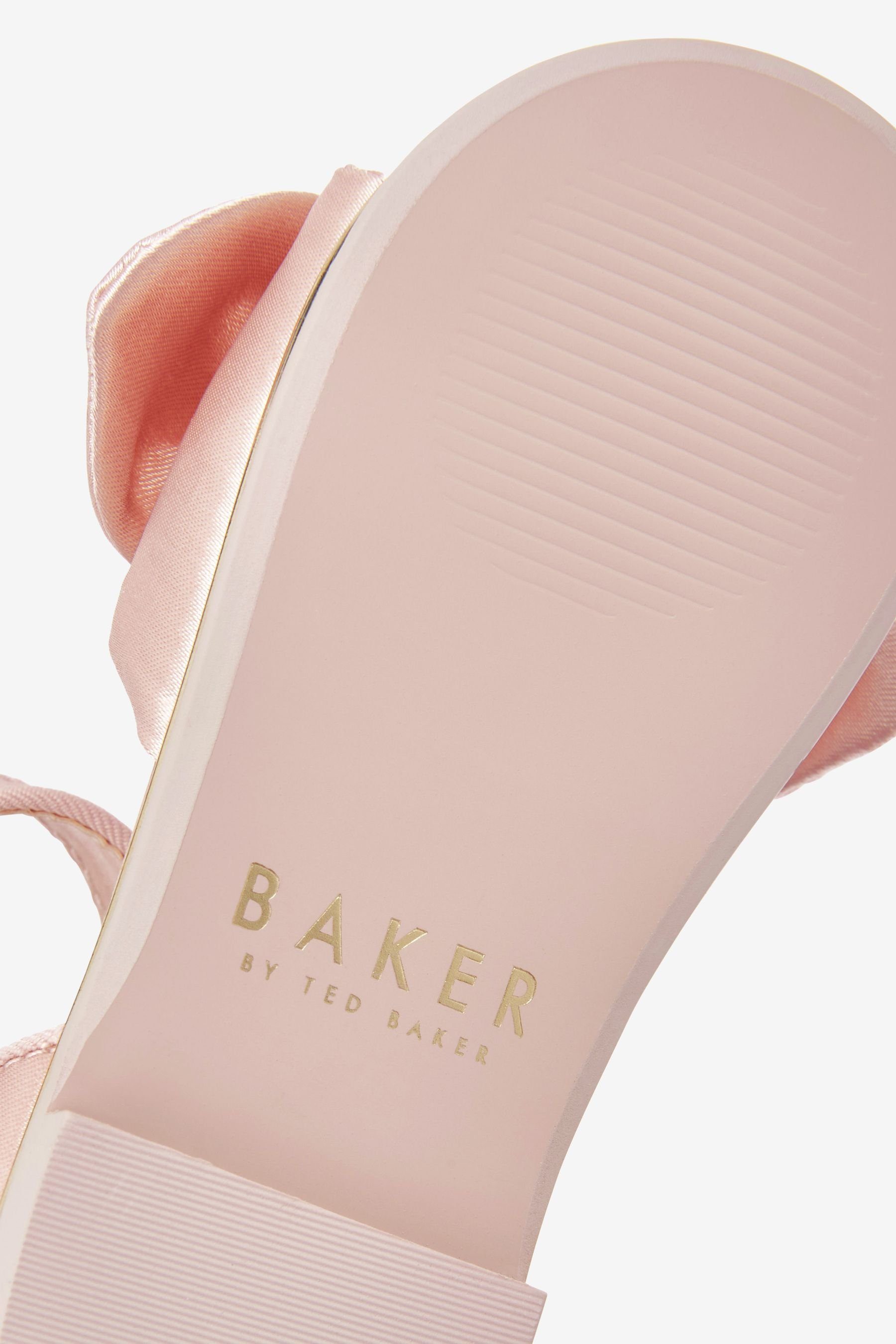 Baker Baker by Ted Ted mit Sandaletten (1-tlg) Baker Satinschleife Sandale by Baker
