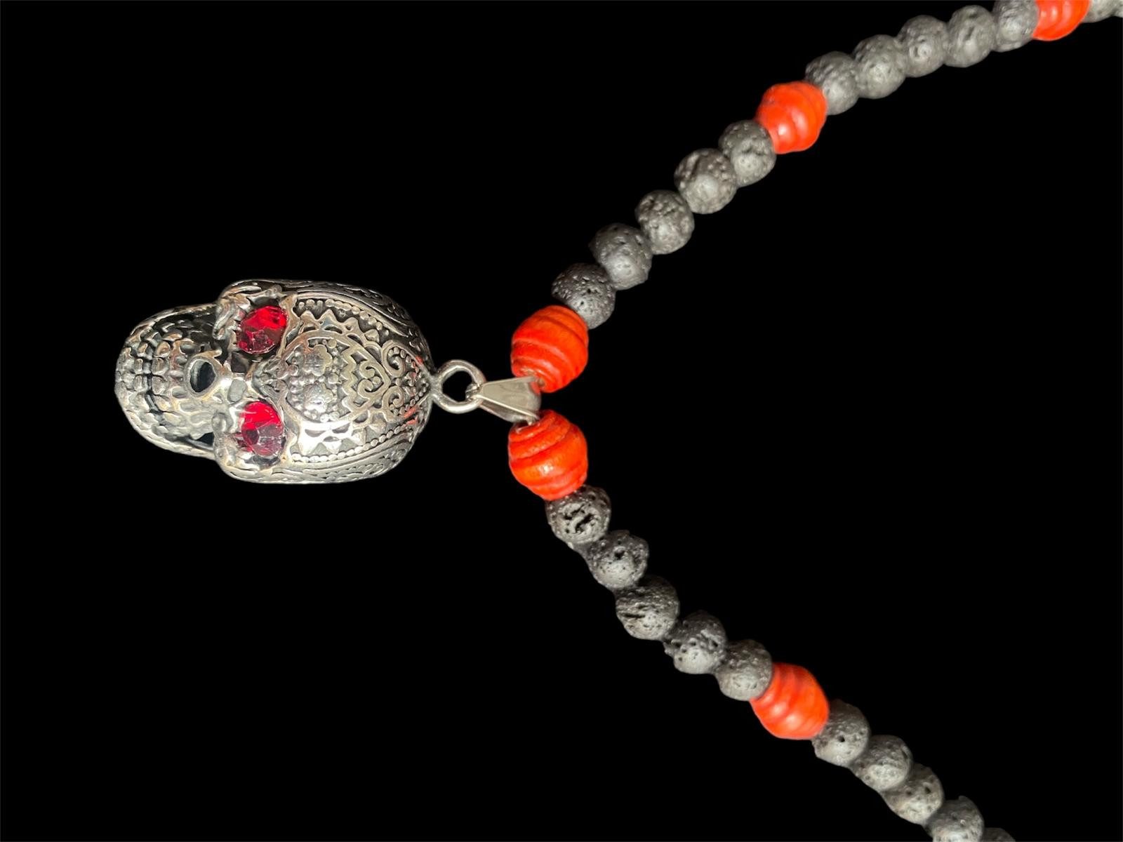 Aaron Bane Perlenkette Lava Edelstein Holz Perlenkette mit Totenkopfanhänger Hand Made (1-tlg)