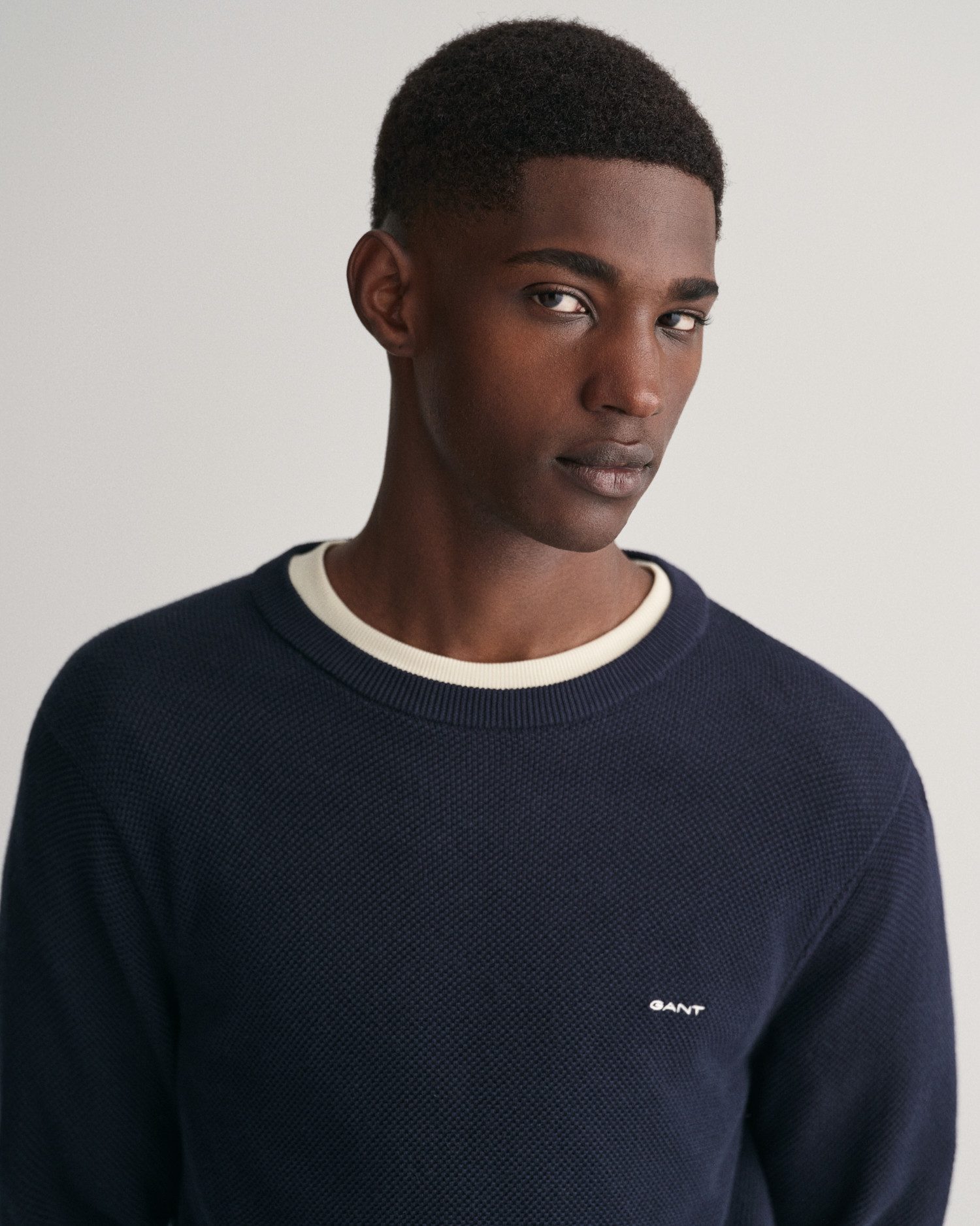 Gant Rundhalspullover COTTON PIQUE C-NECK mit Logostickerei auf der Brust