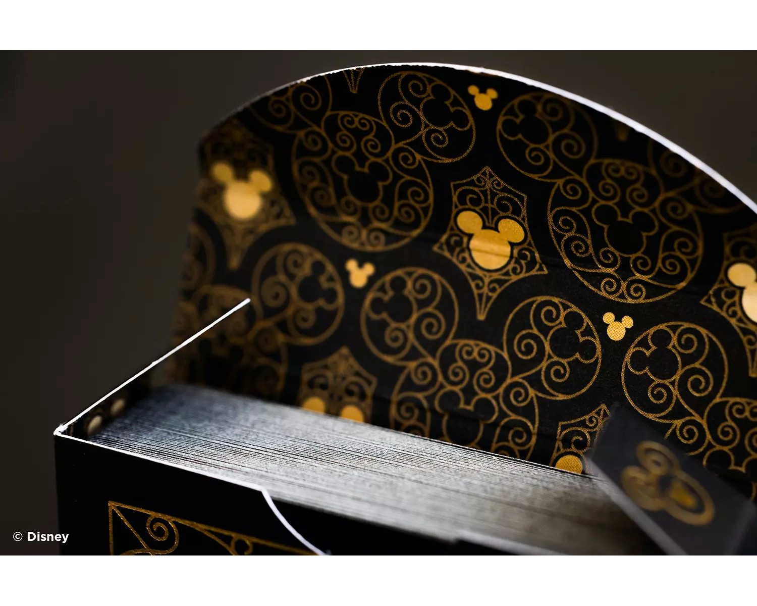 Cartamundi Spiel Bicycle® Kartendeck - Disney Mickey Mouse Black and Gold, Kartenspiel, mit einzigartigem Air-Cushion®-Finish