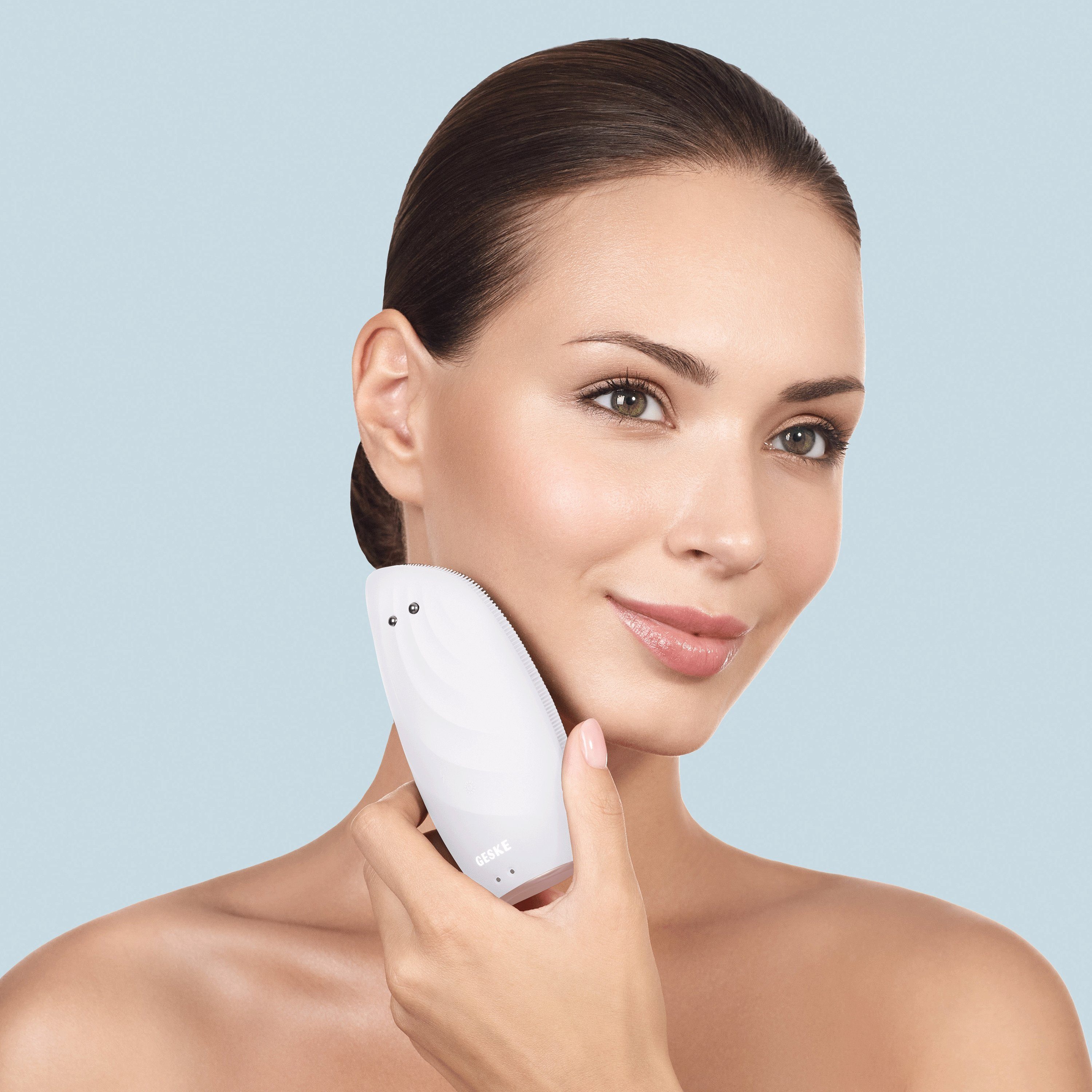 SmartAppGuided™ Mit Facial 8 Brush Face-Lifter Sonic Tech deine personalisierte (SmartAppGuided Gerät Hautpflegeroutine. Elektrische German erhältst (Gerät inkl. Device), Du Gesichtsreinigungsbürste der GESKE Beauty App & 2-tlg., Thermo Starlight & GESKE in kostenloser 1, USB-Ladekabel), APP Packung