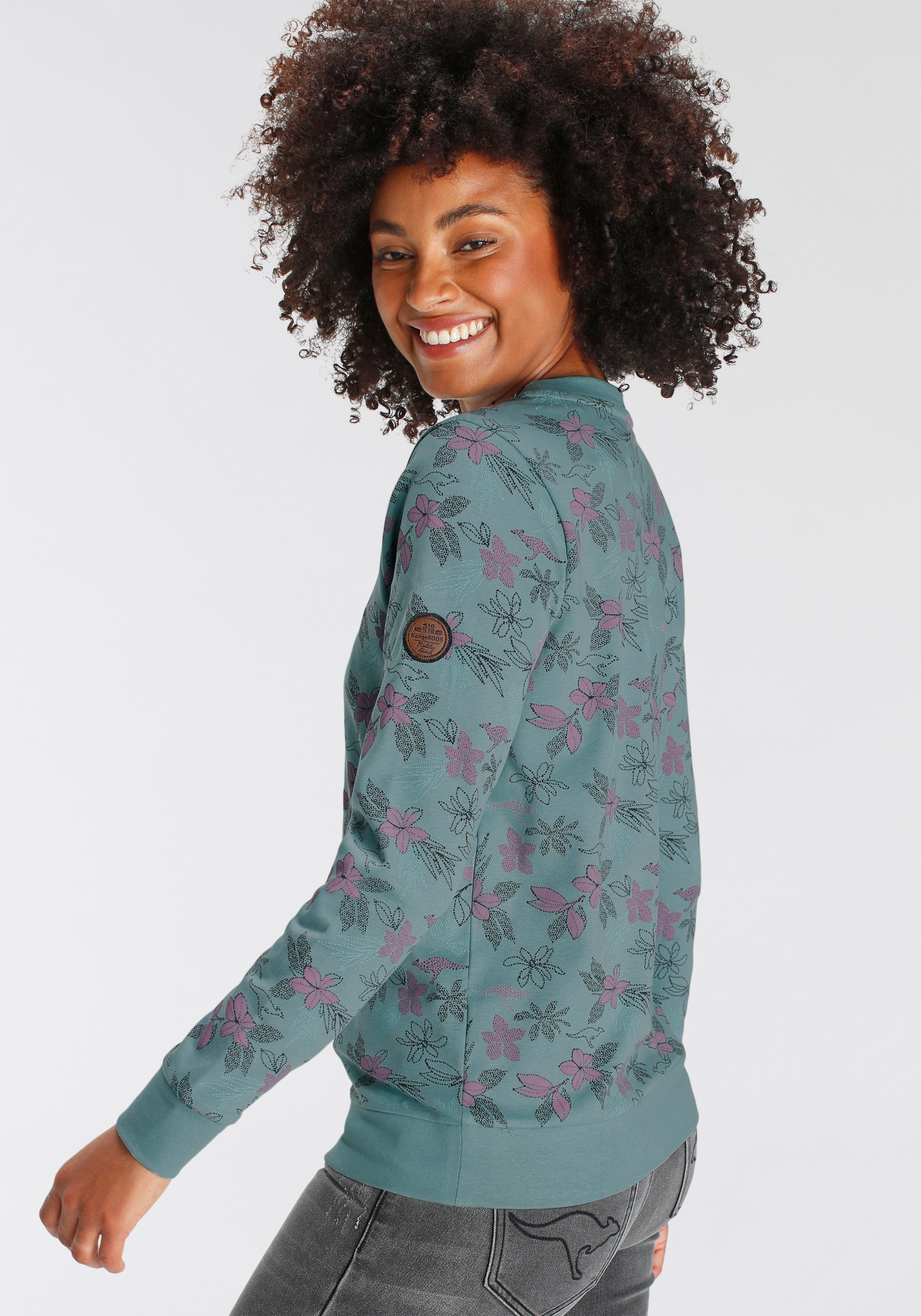 KangaROOS Sweatshirt Langarm, lässiger Schnitt, geblümtes Muster, Rundhalsausschnitt