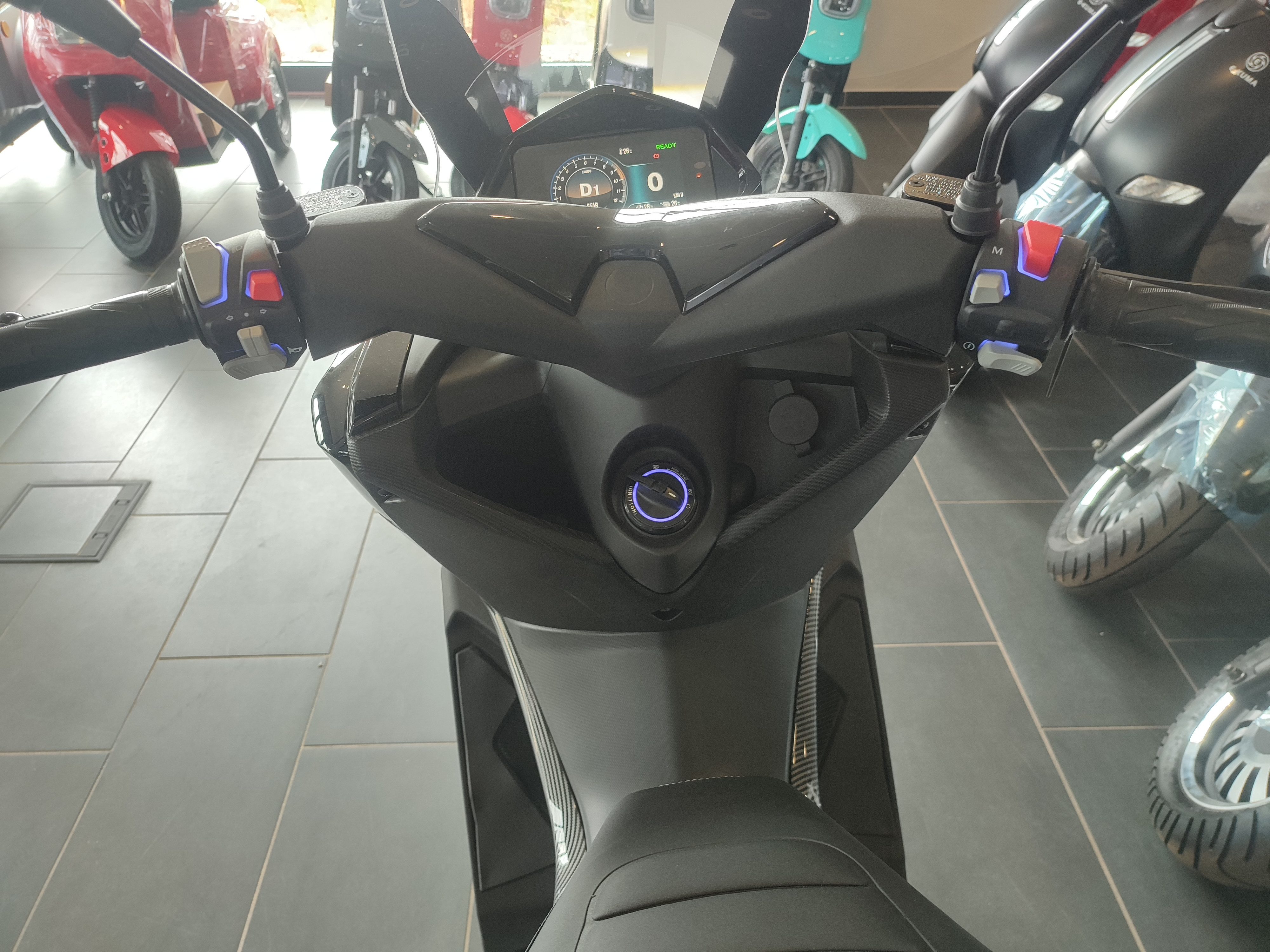 e-kuma E-Motorroller Wind, 12000,00 W, 115 km/h, inklusive Topcase
