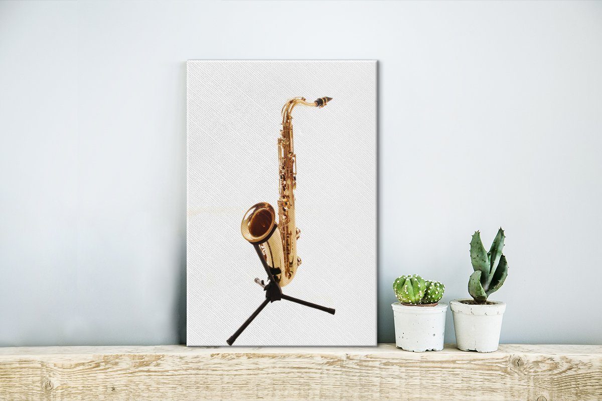 (1 Saxophon cm St), 20x30 Zackenaufhänger, schwarzen OneMillionCanvasses® Gemälde, Leinwandbild Ständer, einem bespannt auf Leinwandbild inkl. fertig