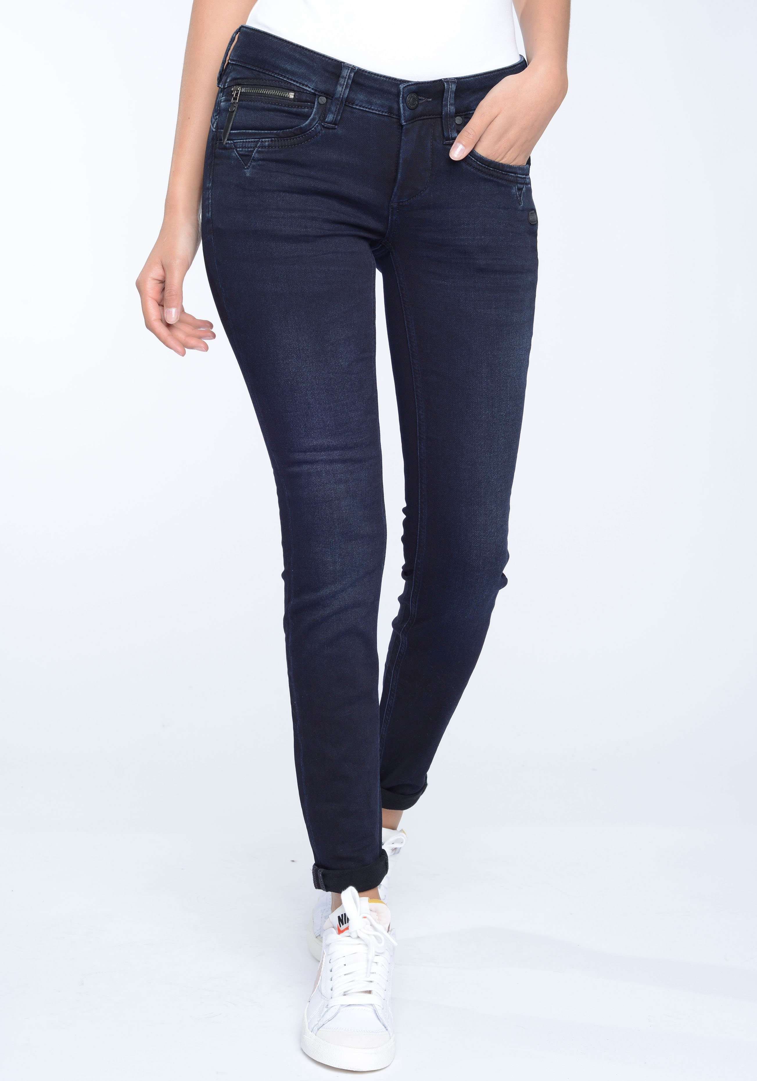 GANG Skinny-fit-Jeans 94NIKITA mit Zipper-Detail Coinpocket, an einen der für Casual-Look Deine Damenjeans lässigen