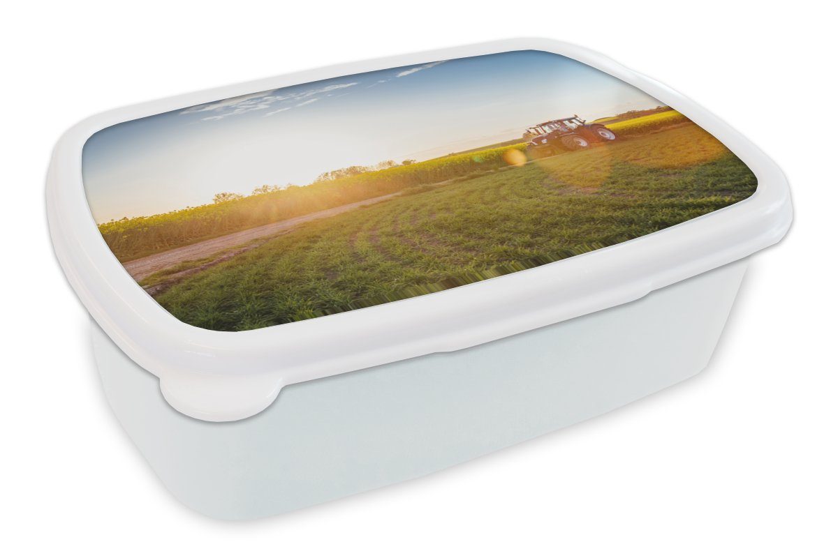MuchoWow Lunchbox Traktor - Gras - Sonnenuntergang, Kunststoff, (2-tlg), Brotbox für Kinder und Erwachsene, Brotdose, für Jungs und Mädchen weiß