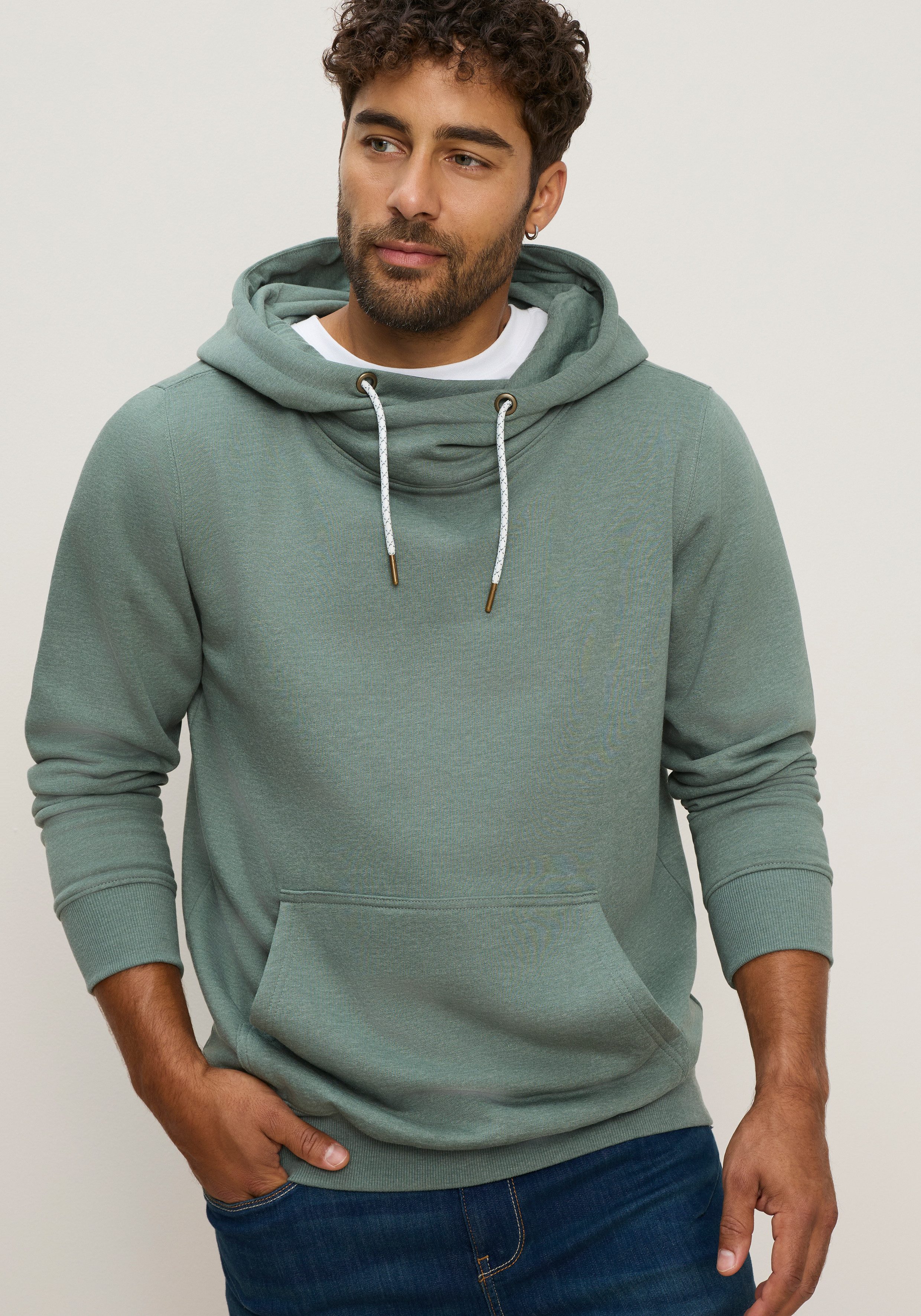 Man's World Kapuzensweatshirt mit hochschließendem Kragen, auch in großen Größen. € 24,99, (€ 24,99 pro 1 Stk).