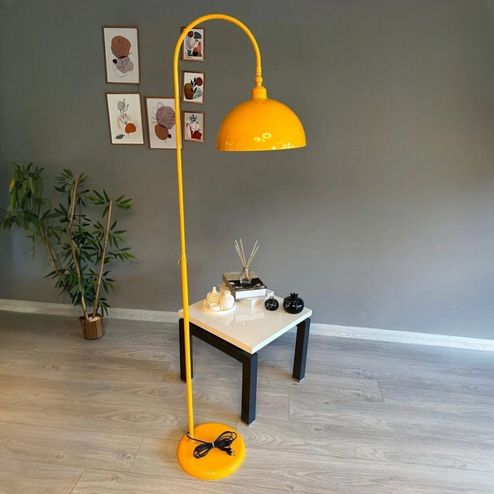 Bamyum Stehlampe Moderne Stehlampe aus Metall mit E27, verstellbarer Lampenschirm, ohne Leuchtmittel, E27, verstellbarer Lampenschirm, Stehluchte mit Ablage