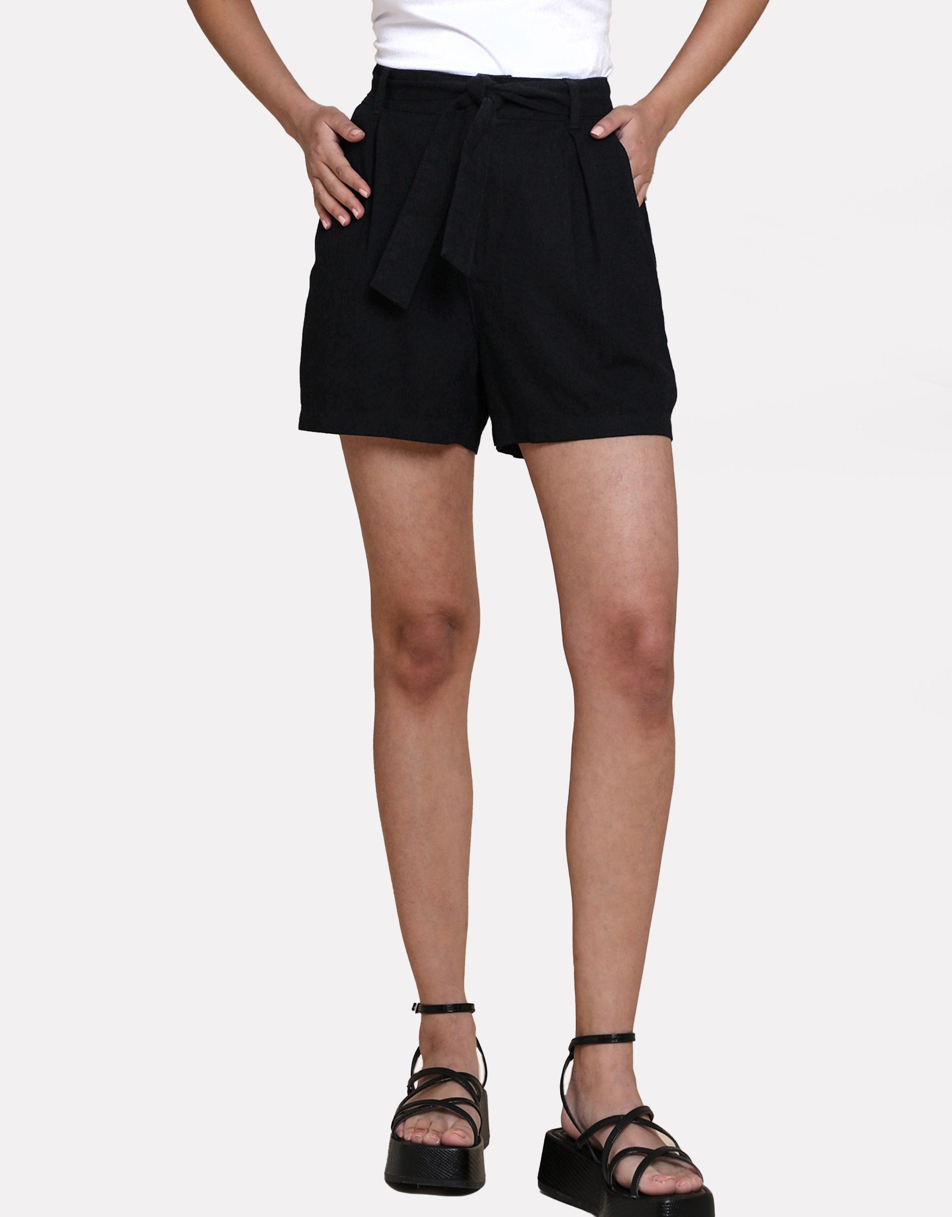 Threadbare Shorts mit Gürtel