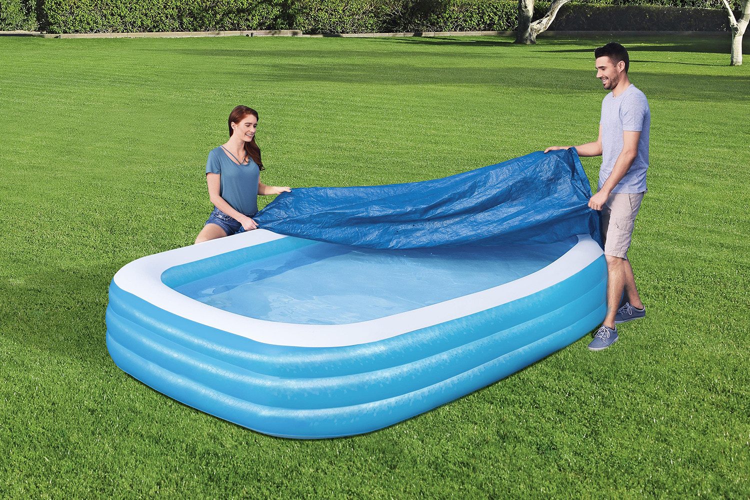 Bestway Pool-Abdeckplane PE Abdeckplane passend für 305 x 183 cm Family Pools, blau, eckig (Packung, 1-St., Inklusive Befestigungsseilen), blau, eckig