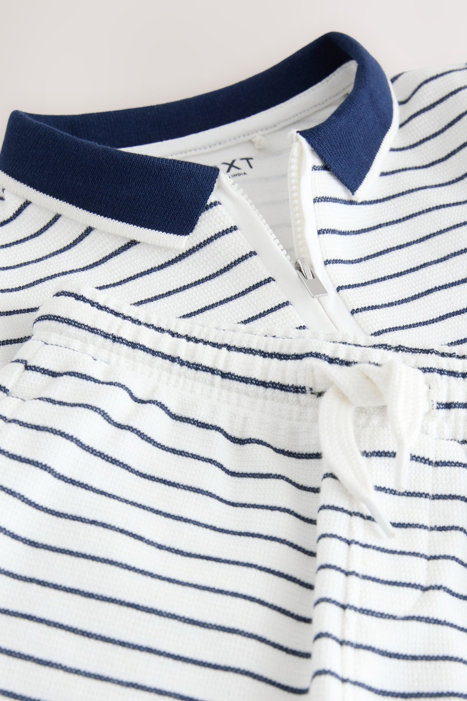 Next Shirt & Shorts Kurzarm-Polohemd mit Reißverschluss und Shorts (2-tlg)