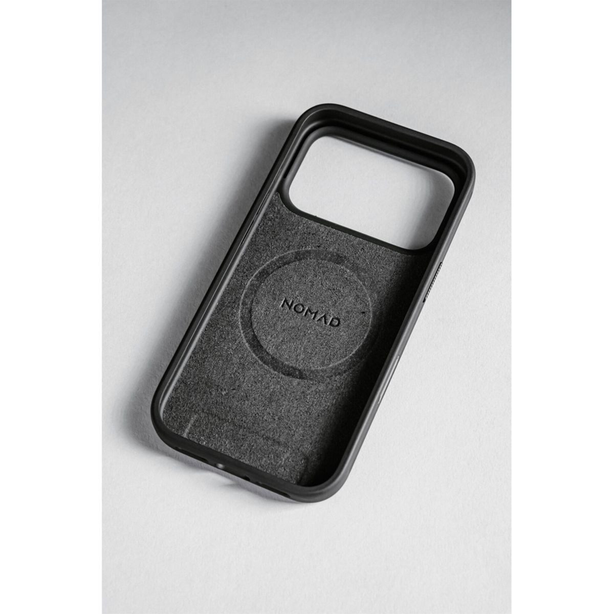 Nomad Modern Case iPhone 17 Pro Max Vulcan