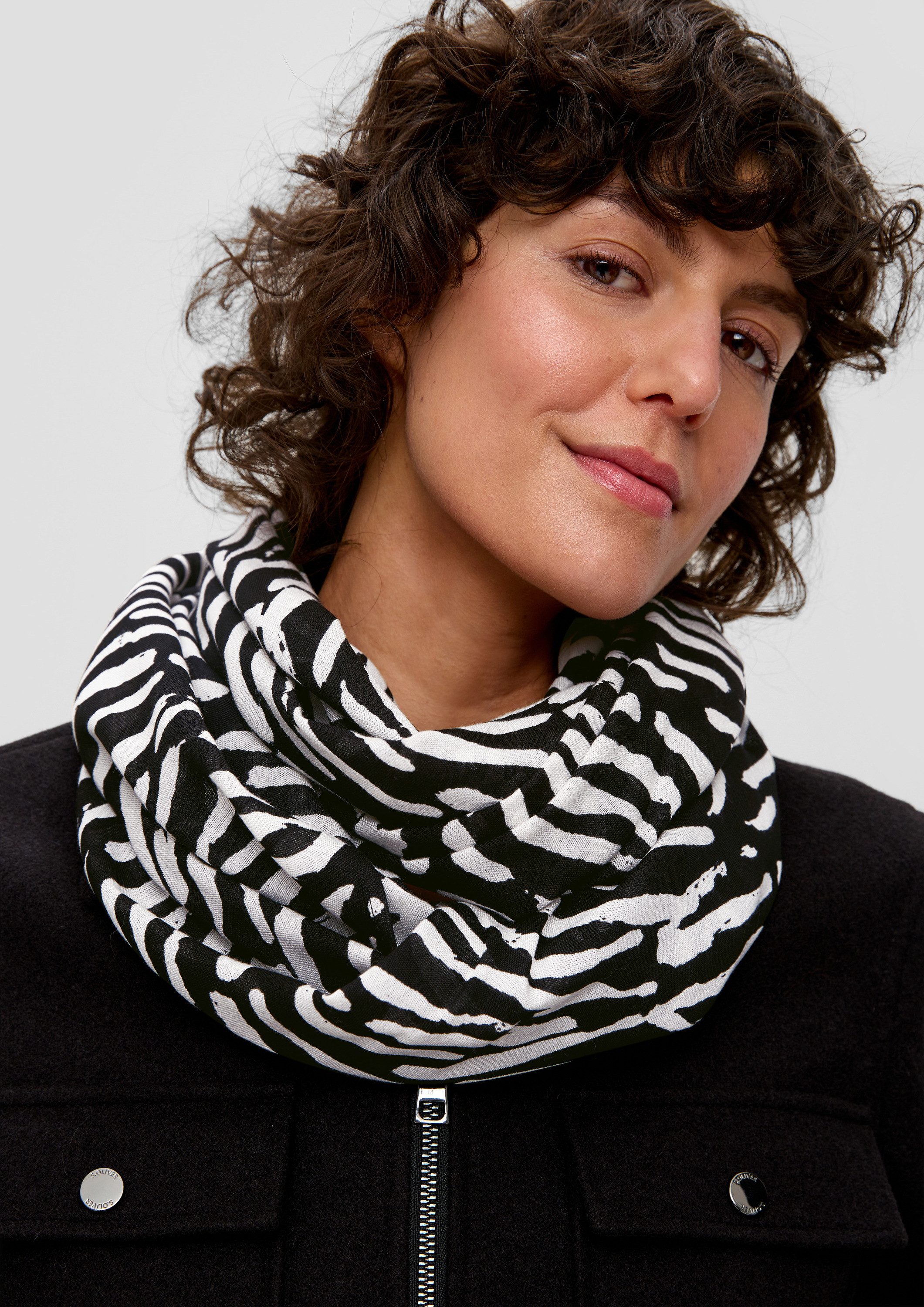 s.Oliver Loop Snood, Loopschal mit All-over-Muster günstig online kaufen