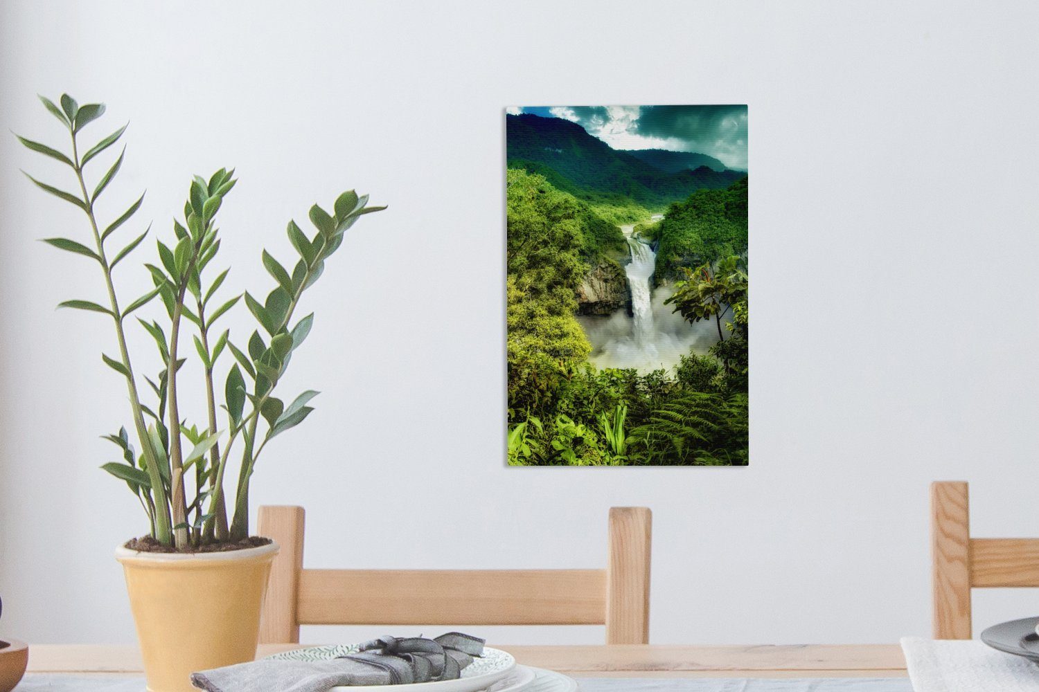 Berge OneMillionCanvasses® inkl. 20x30 Zackenaufhänger, Gemälde, Wasserfall Dschungel, Leinwandbild - cm Leinwandbild bespannt - St), (1 fertig