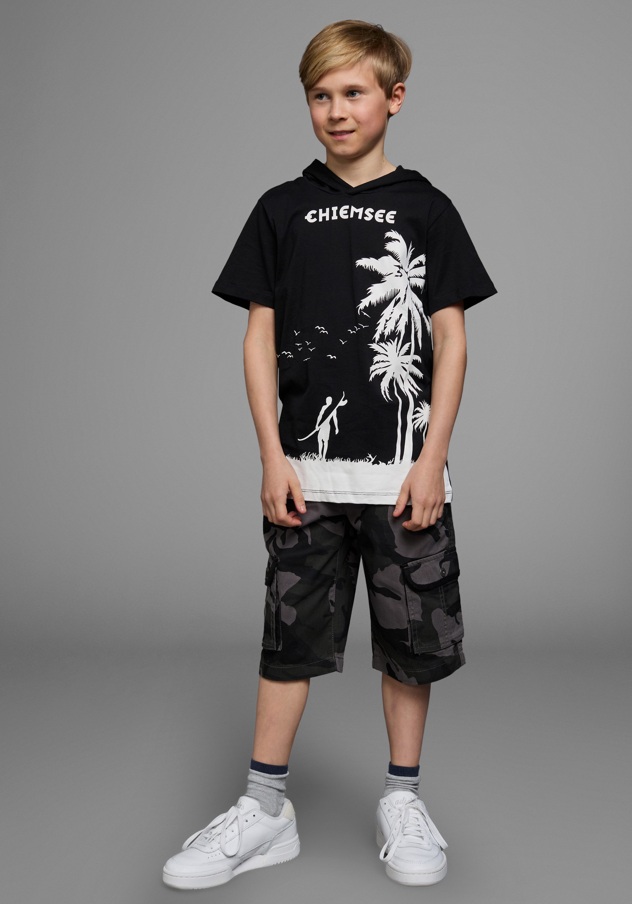 Chiemsee T-Shirt mit Palmendruck kurzärmelig, bedruckt, mit Kapuze, aus Baumwolle, aus Jersey-Stoff – Bild 4 von 5