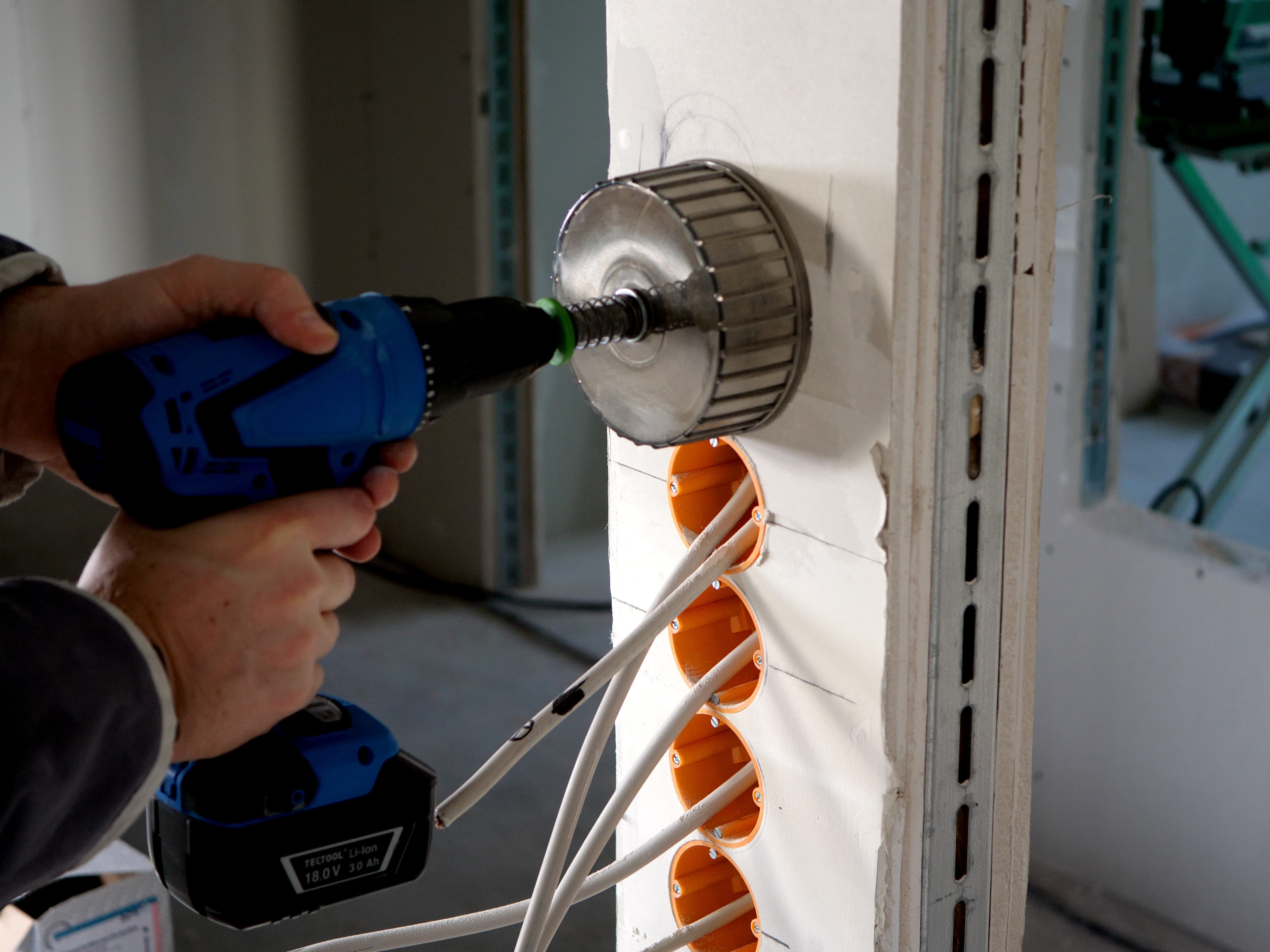 BERG TECTOOL Kreisschneider BERG HARTMETALL-KREISSCHNEIDER HKS PROFI - 35-105MM, (1-tlg), inkl. Sicherheitskorb und einem 8 mm CV-Zentrierbohrer ausgestatt