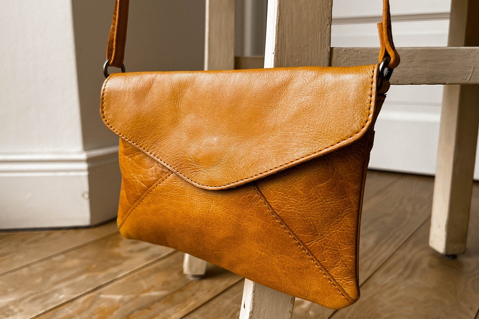 Gusti Leder Umhängetasche Gusti Leder small woman handbag Karisma (1-tlg)