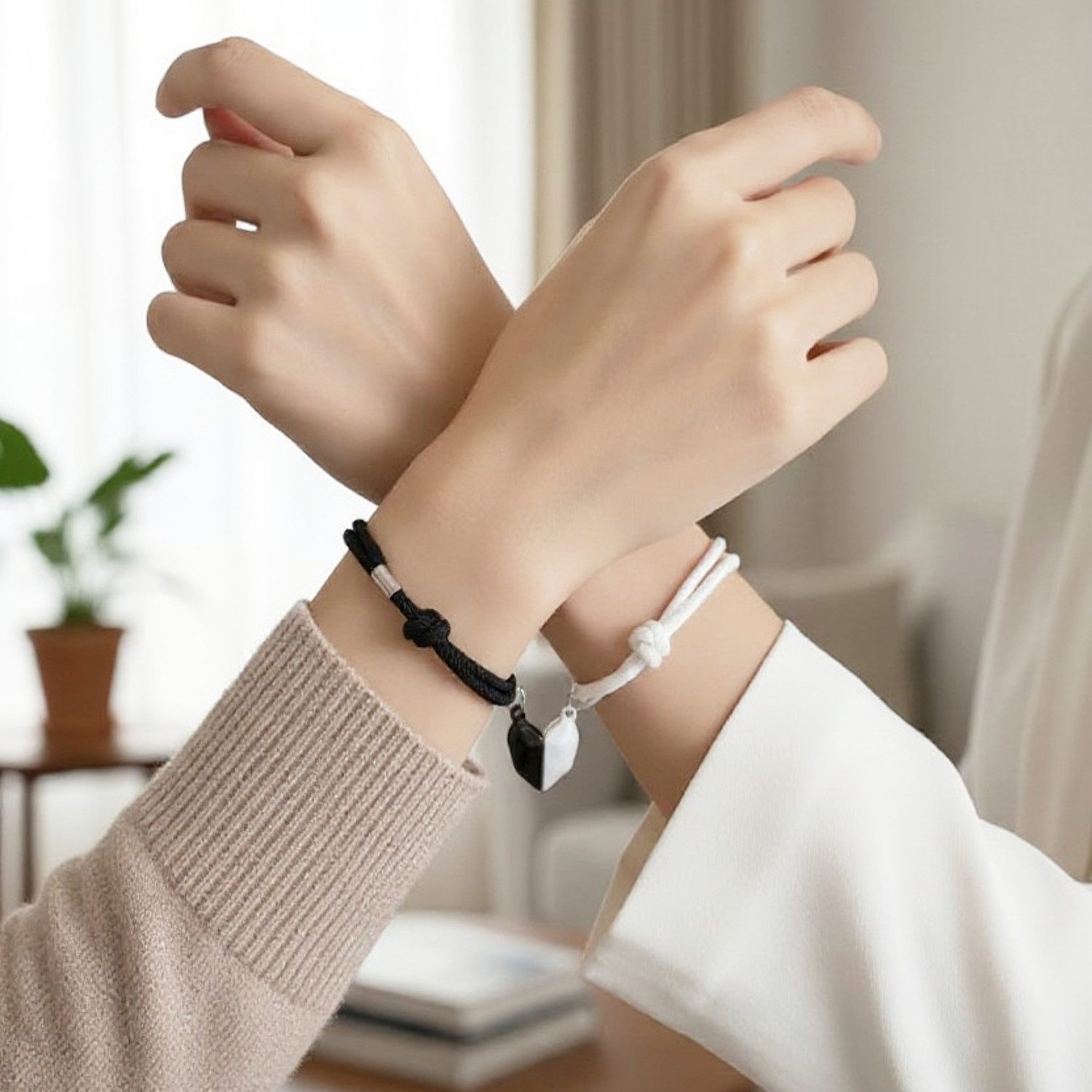 KARMA Armband Set Freundschaftsarmbänder Herz Partnerarmband Schwarz Weiß (Mutter Tochter Damenarmband Damenschmuck Armbandset, 2-tlg., Armbänder Schmuck für Frauen Freundinnen)